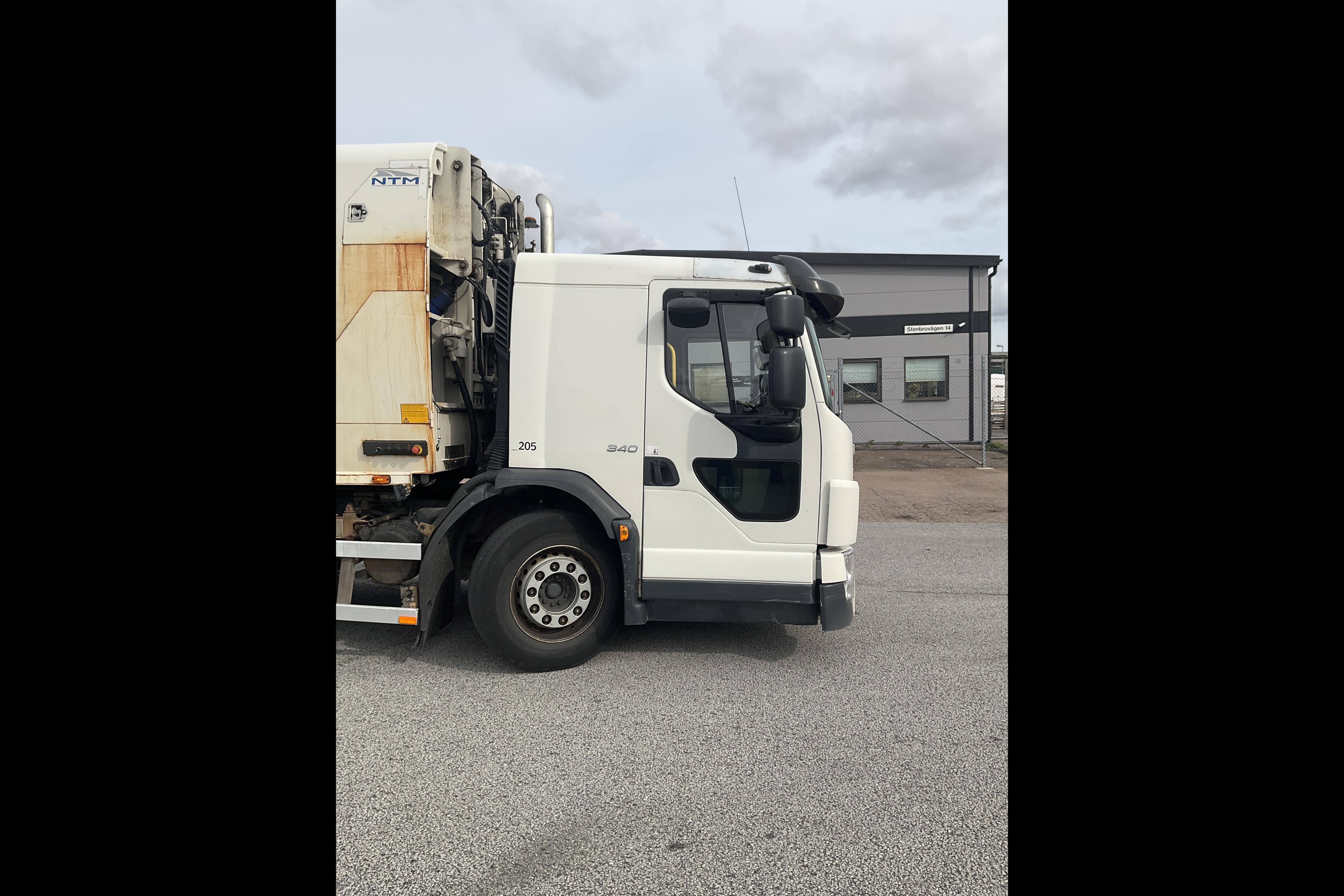 VOLVO FE340 - 83 117 km - Automat - vit - 2013