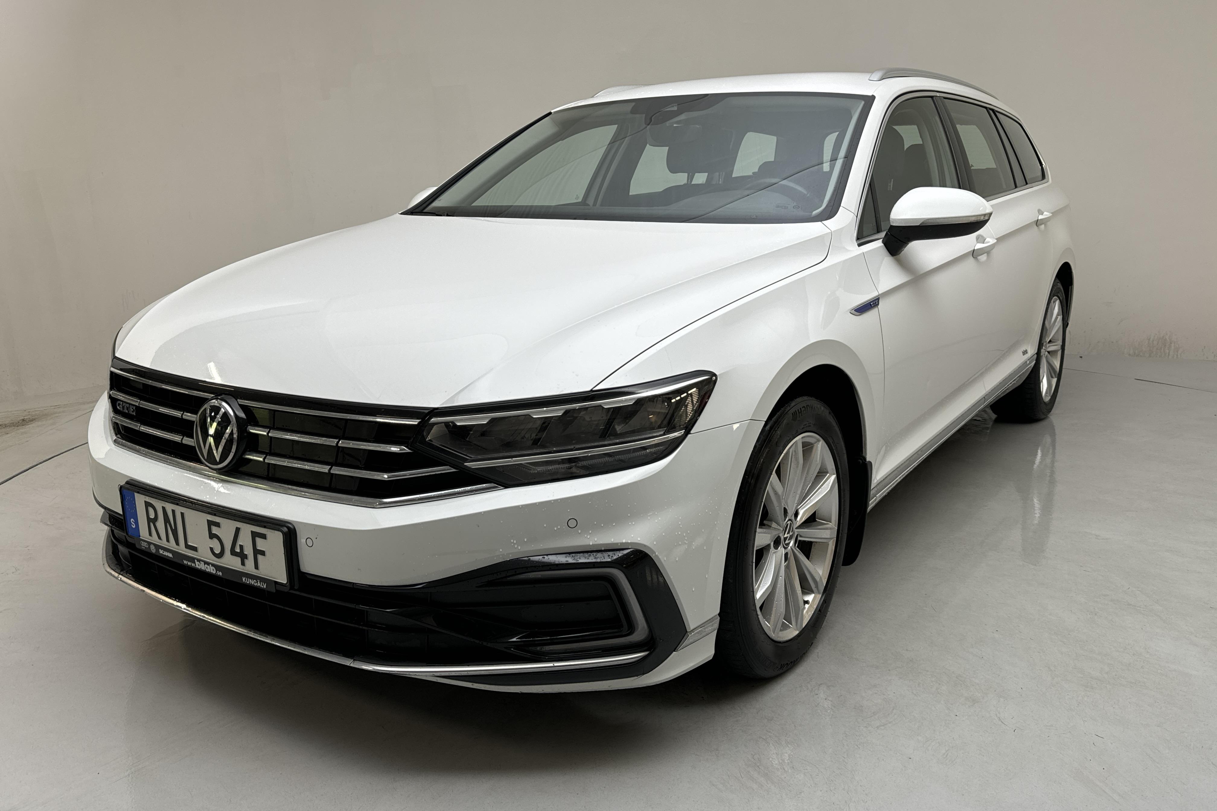 VW Passat 1.4 GTE Sportscombi (218hk) - 89 410 km - Automaattinen - valkoinen - 2021