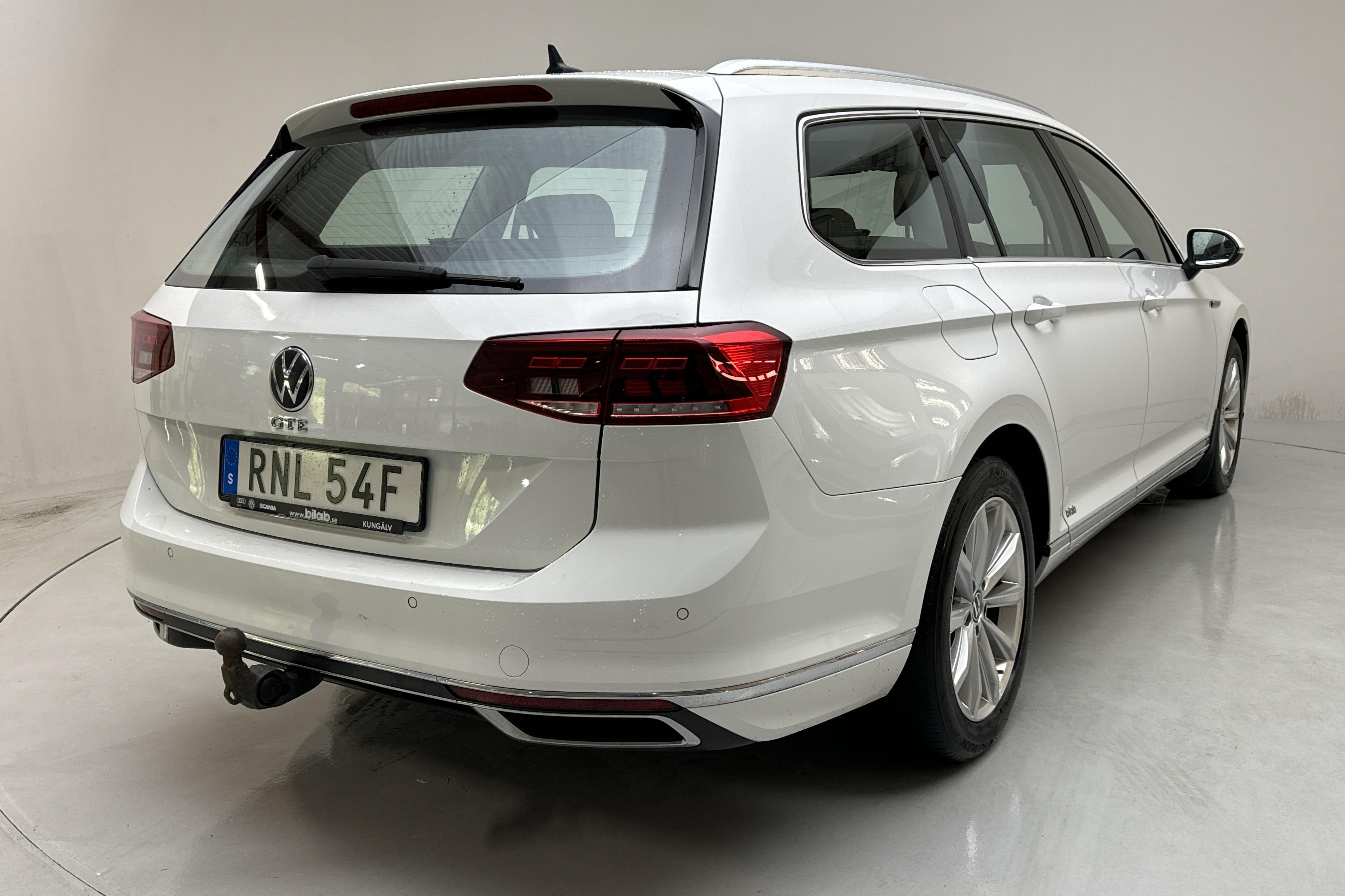 VW Passat 1.4 GTE Sportscombi (218hk) - 89 410 km - Automaattinen - valkoinen - 2021