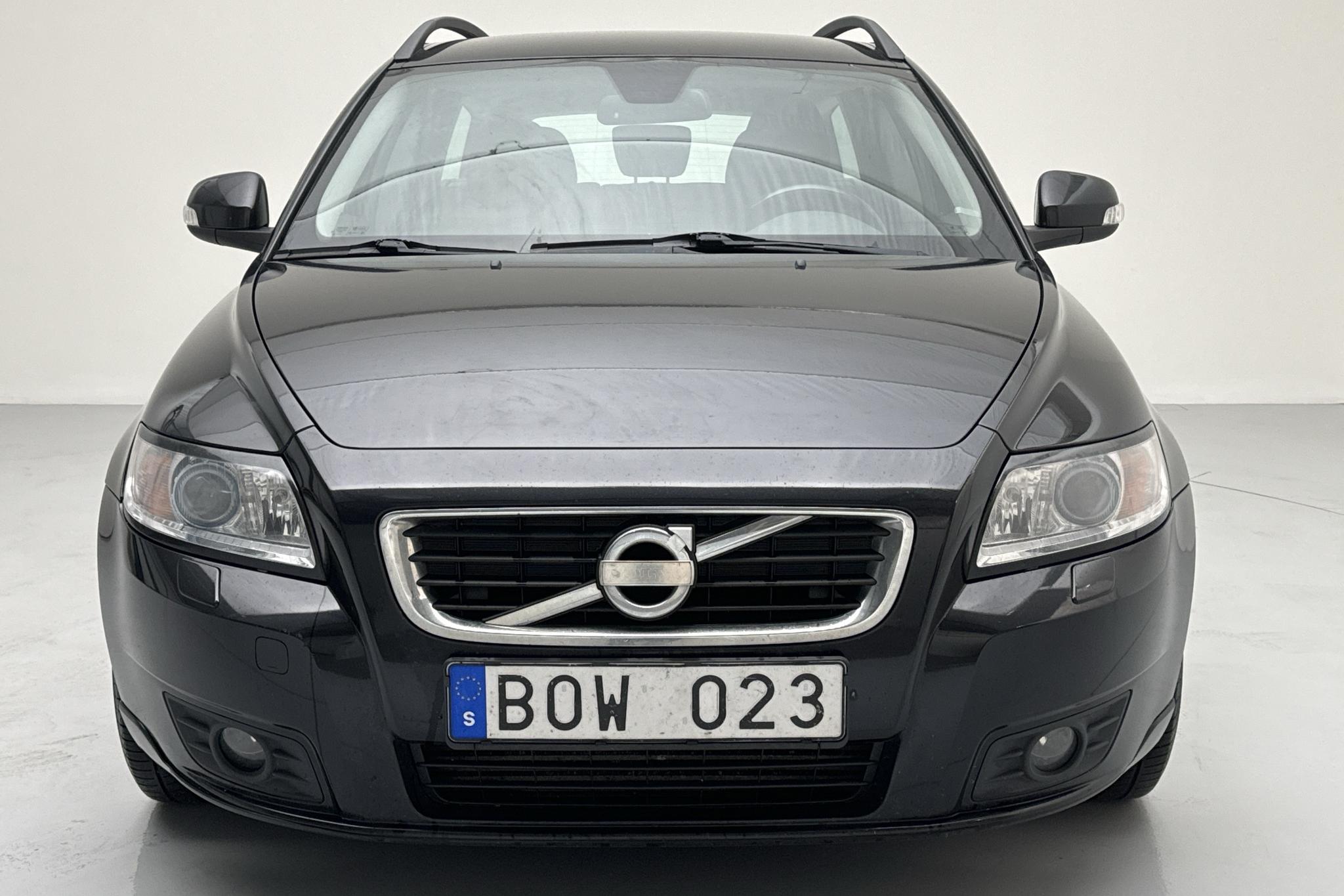 Volvo V50 1.6D DRIVe (109hk) - 179 860 km - Manuaalinen - musta - 2011