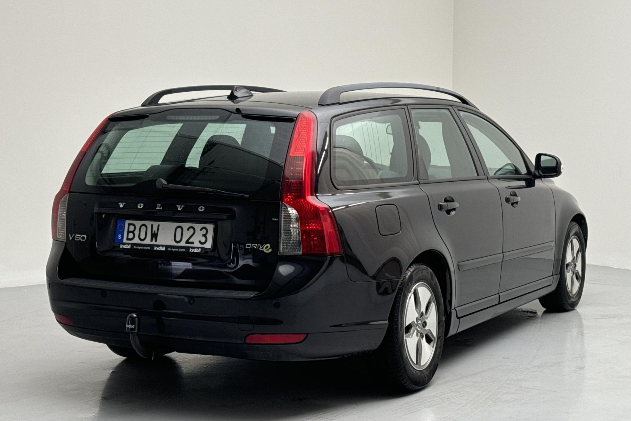 Volvo V50 1.6D DRIVe (109hk) - 179 860 km - Manuaalinen - musta - 2011