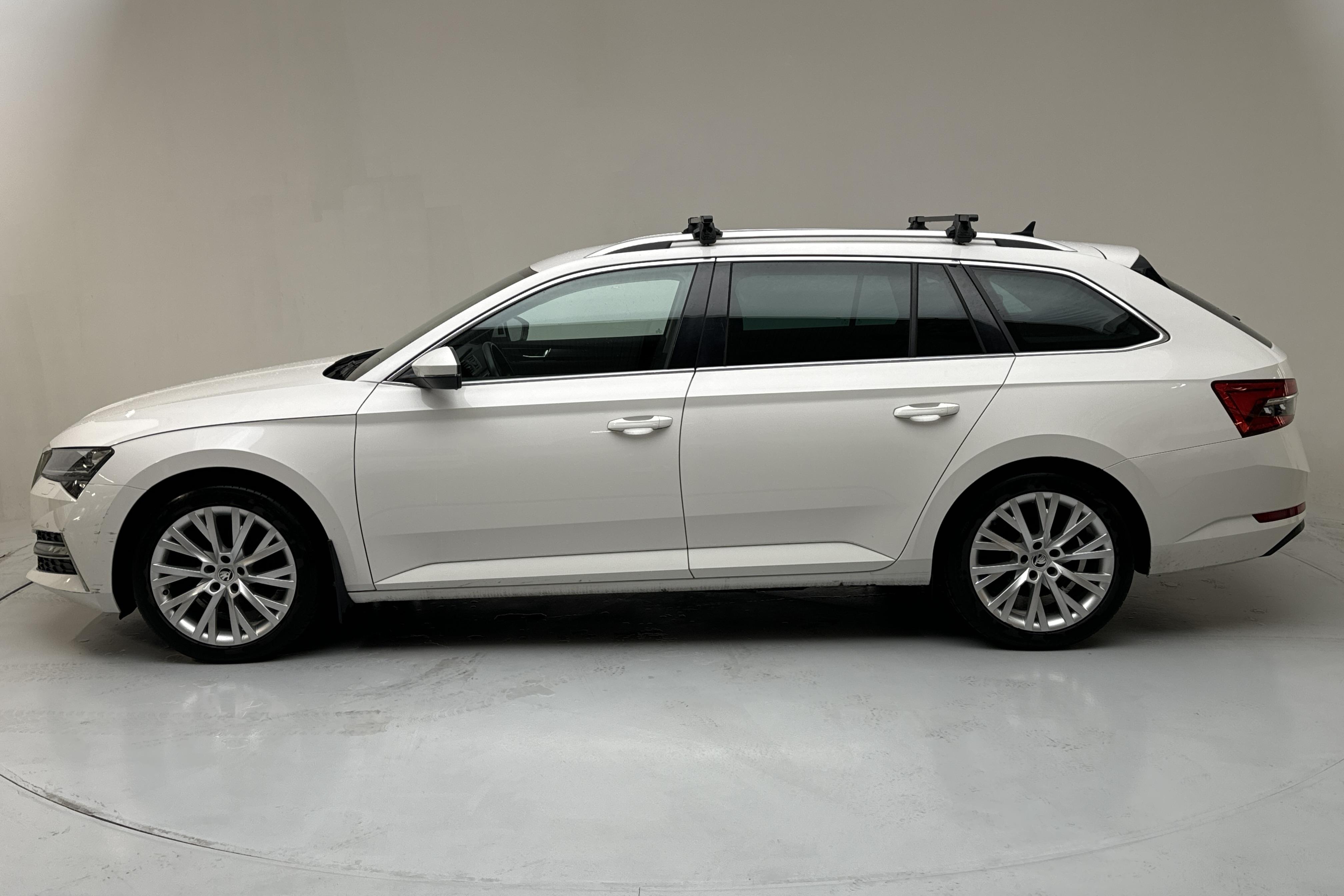 Skoda Superb 1.4 TSI PHEV Kombi (218hk) - 109 860 km - Automatic - white - 2021