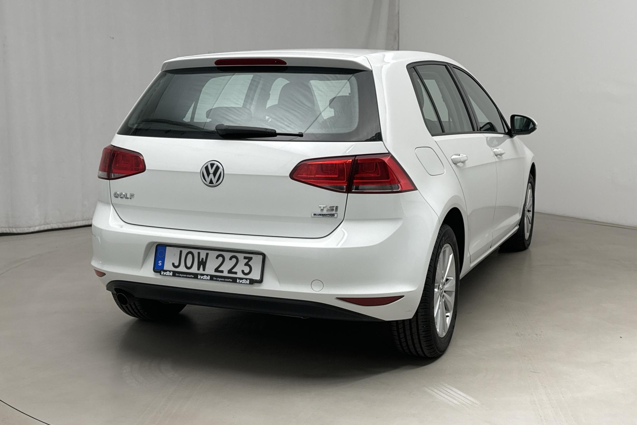 VW Golf VII 1.2 TSI 5dr (105hk) - 8 749 mil - Automat - vit - 2015