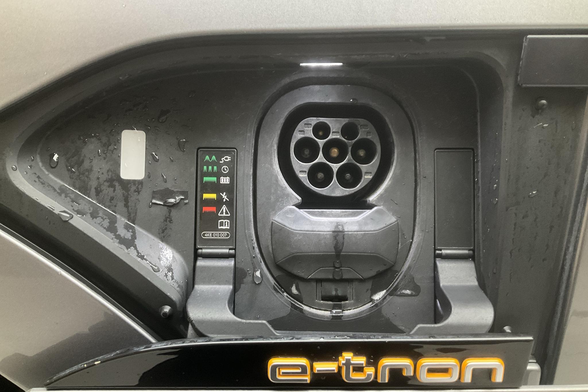 Audi e-tron 55 quattro 95 kWh (360hk) - 141 310 km - Automatyczna - szary - 2020