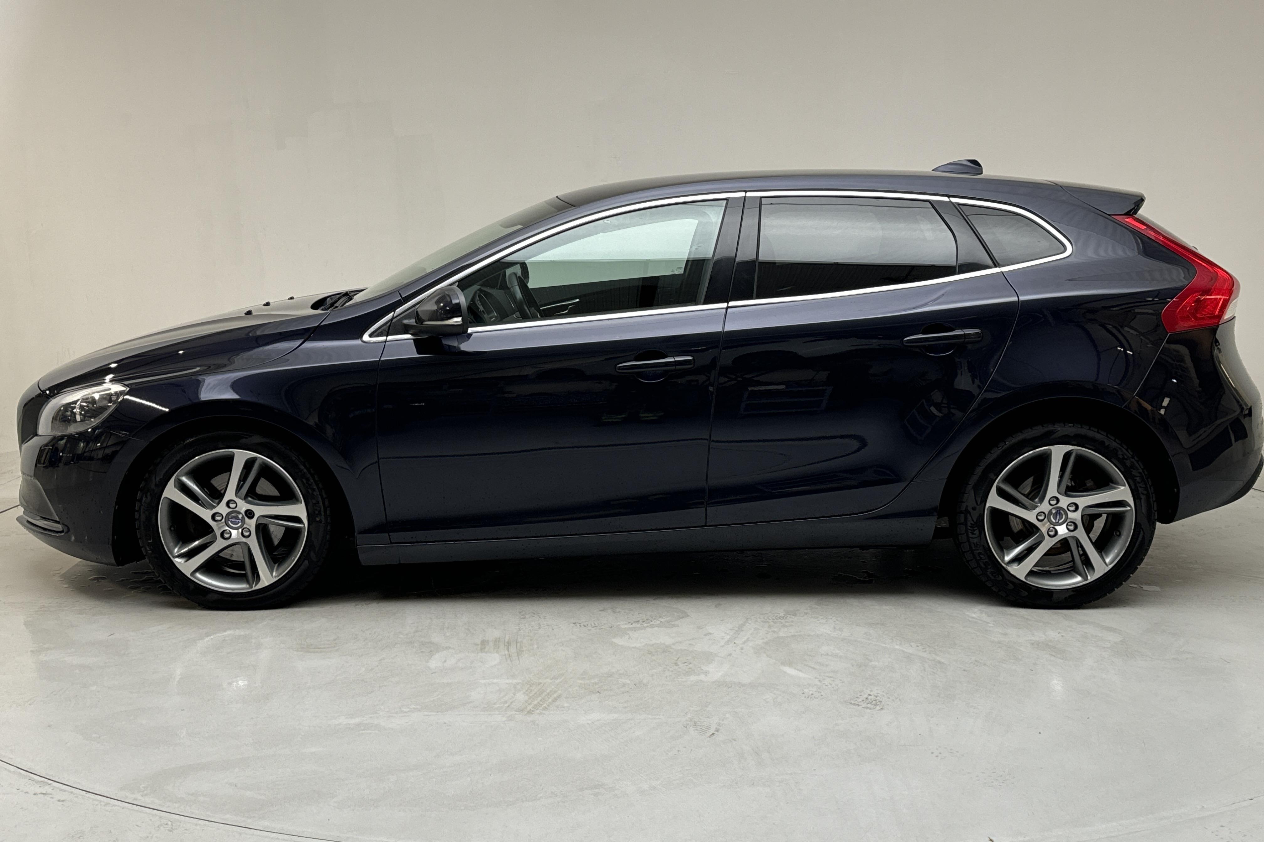 Volvo V40 D2 (120hk) - 199 160 km - Manualna - Dark Blue - 2016