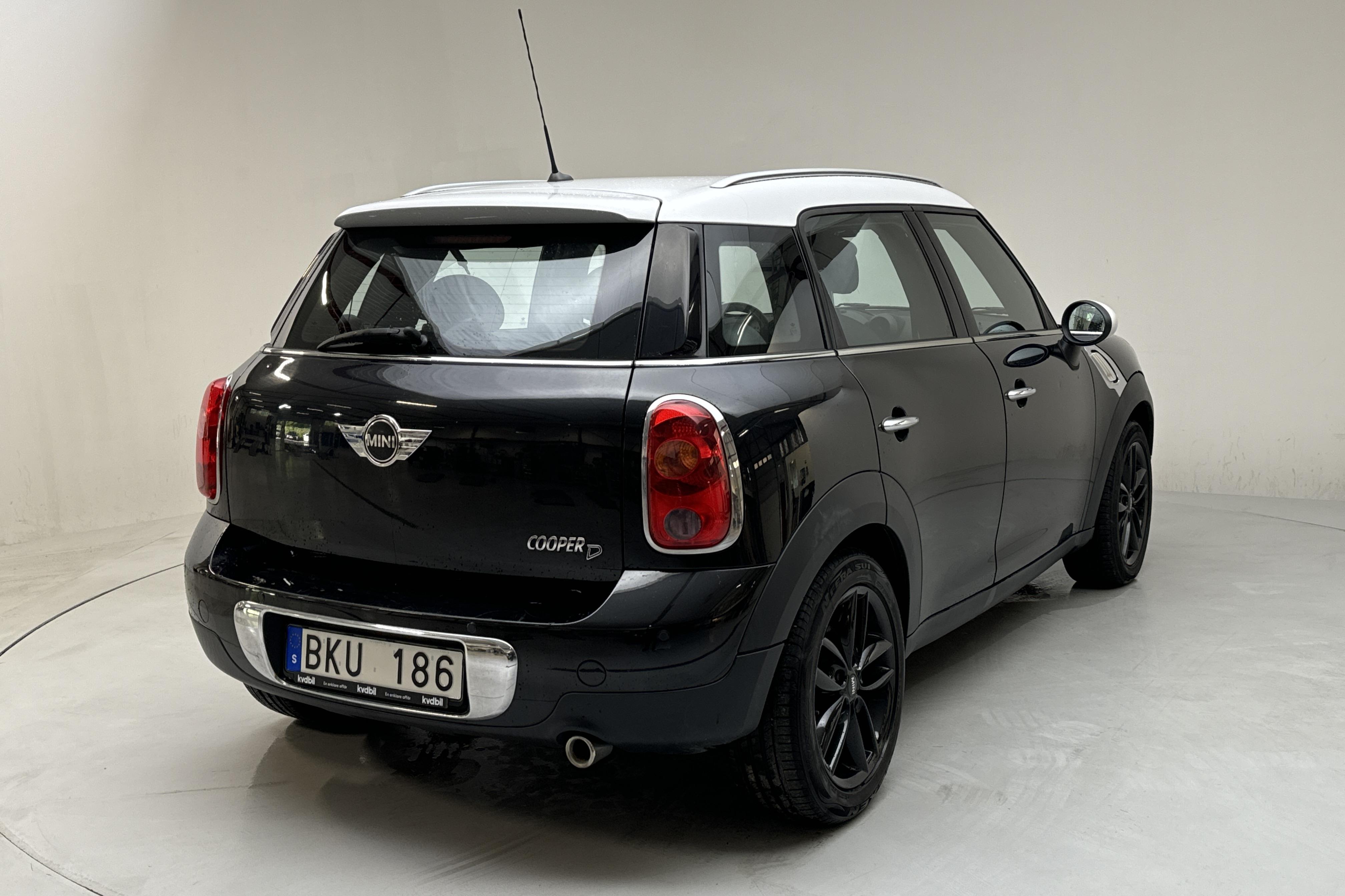 MINI Cooper D Countryman (112hk) - 104 020 km - Manuaalinen - musta - 2012