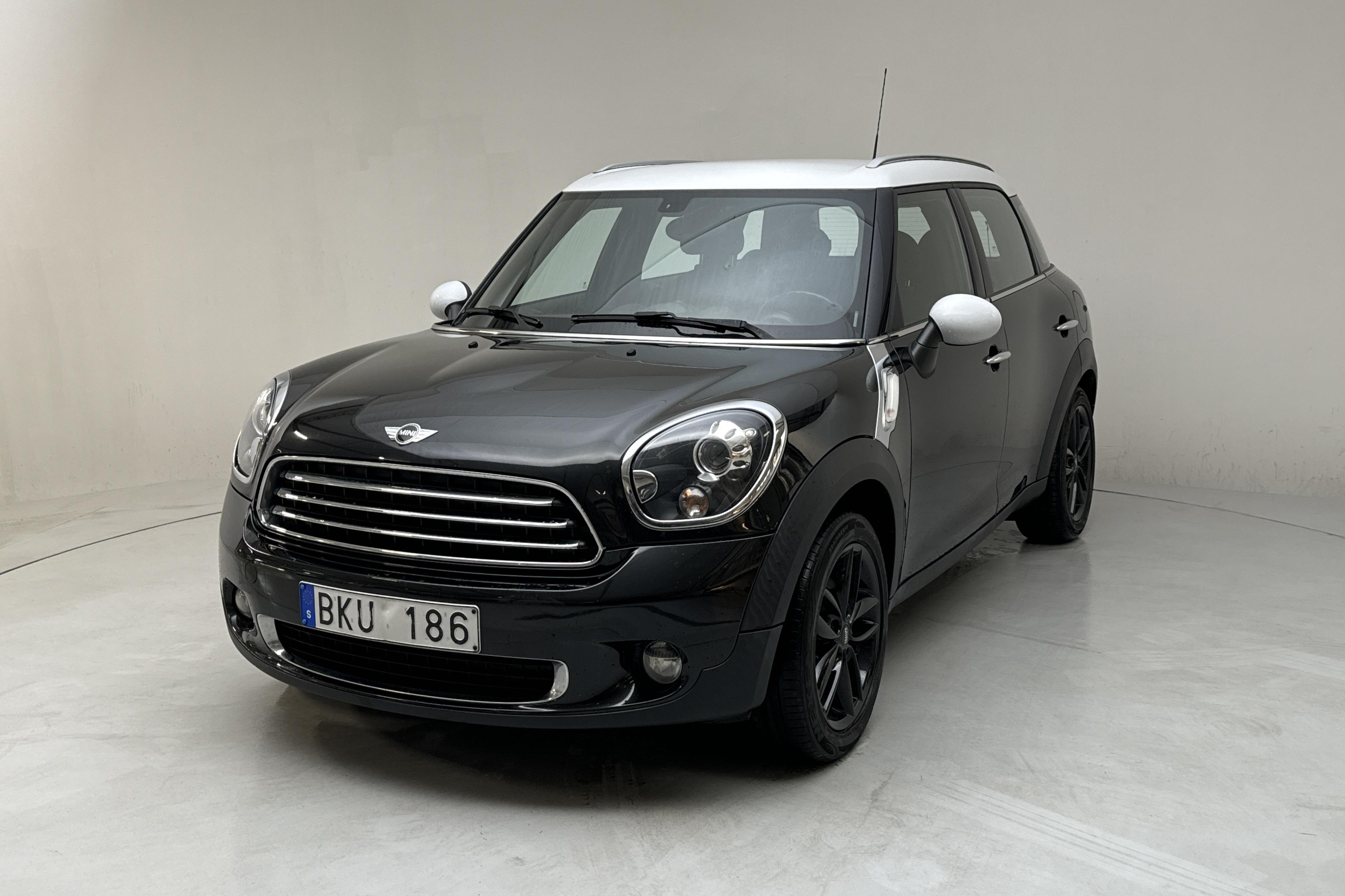 MINI Cooper D Countryman (112hk) - 104 020 km - Manuaalinen - musta - 2012