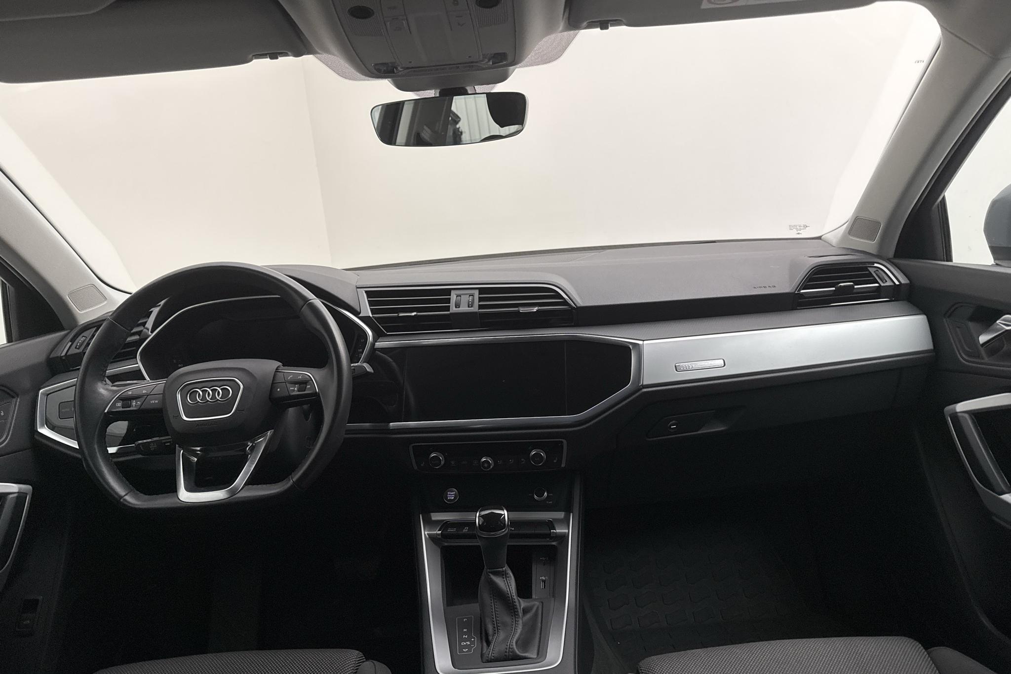 Audi Q3 35 TDI (150hk) - 7 944 mil - Automat - silver - 2020