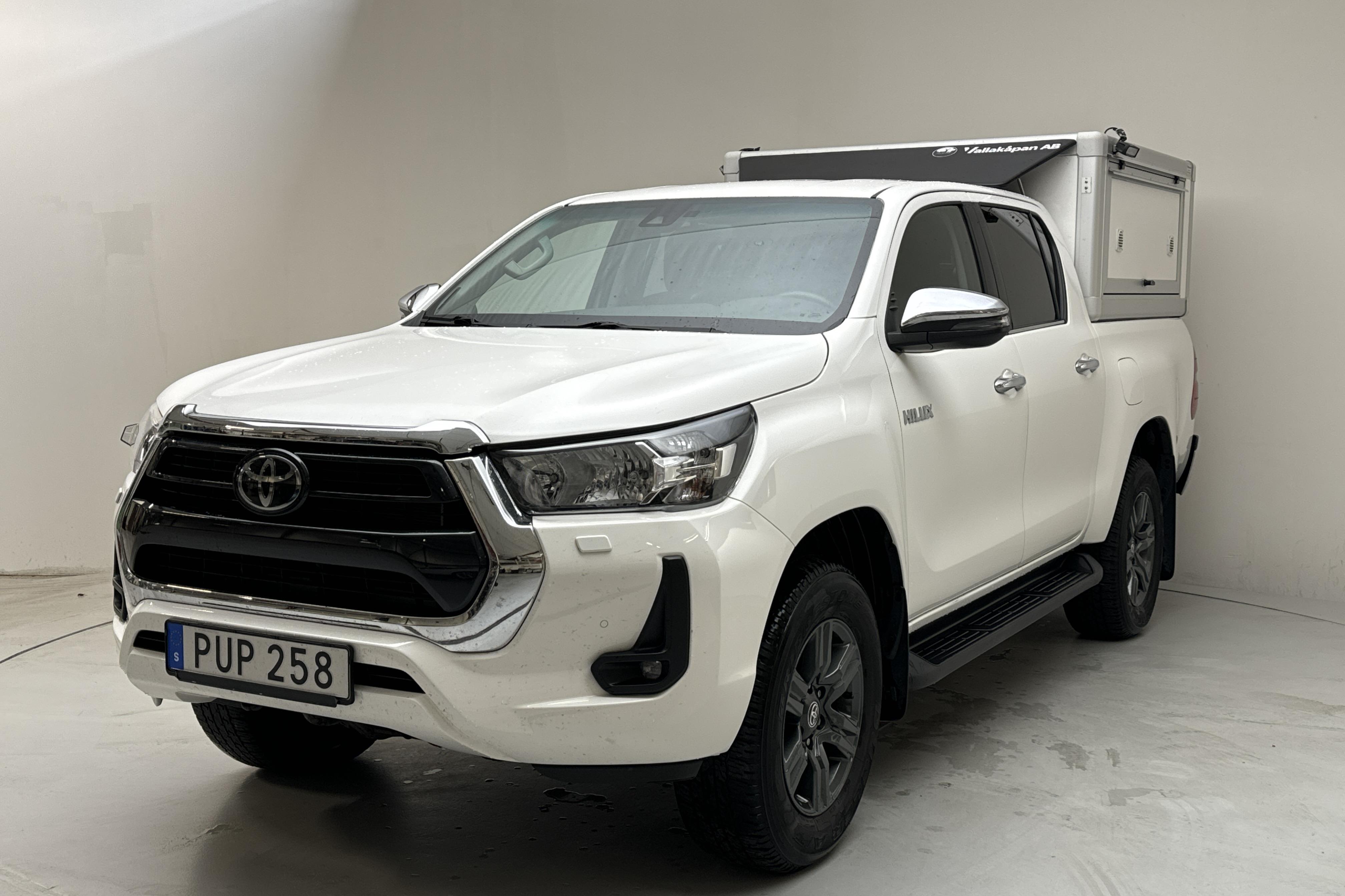 Toyota Hilux 2.8 D 4WD (204hk) - 61 100 km - Automaattinen - valkoinen - 2022