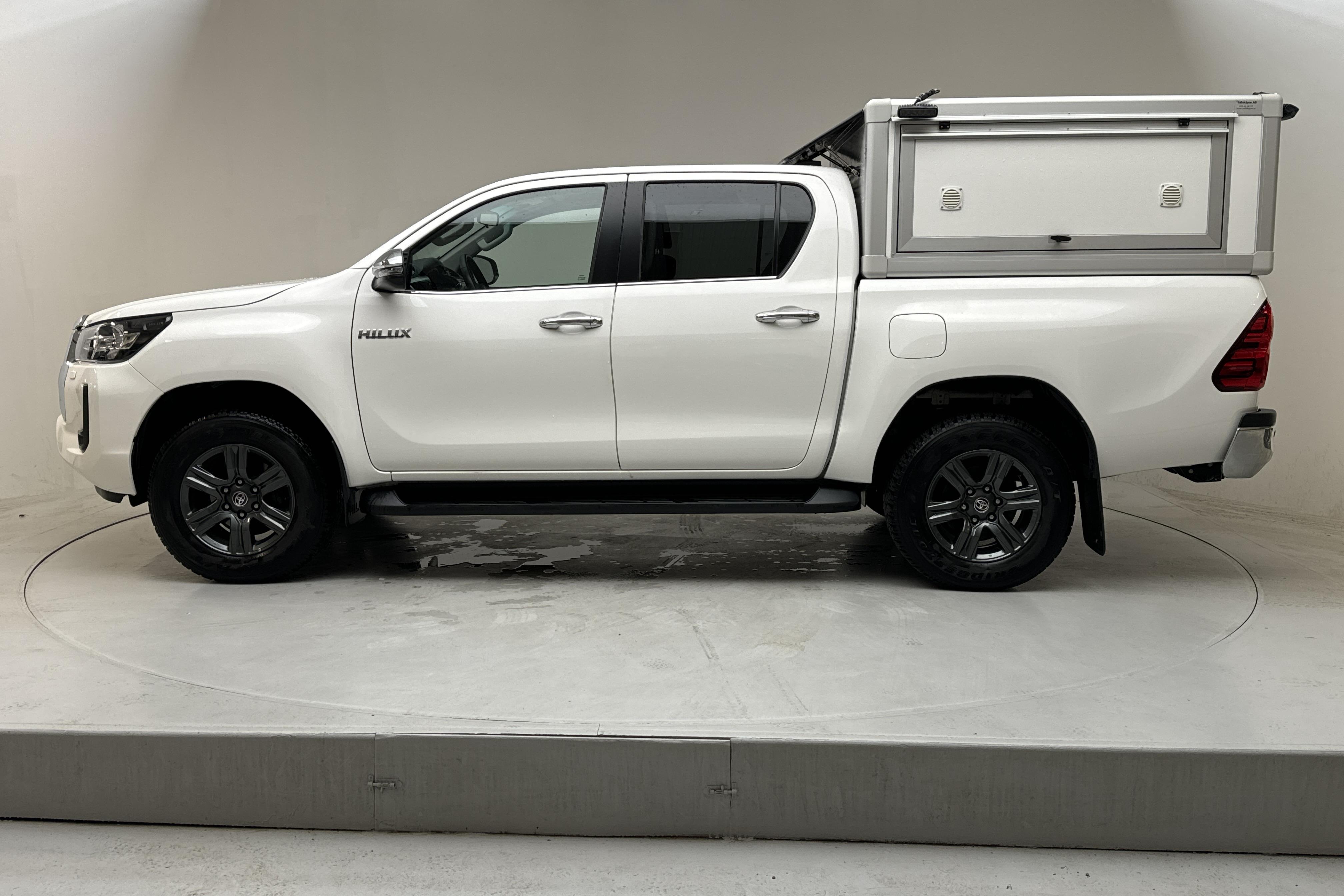 Toyota Hilux 2.8 D 4WD (204hk) - 61 100 km - Automatic - white - 2022