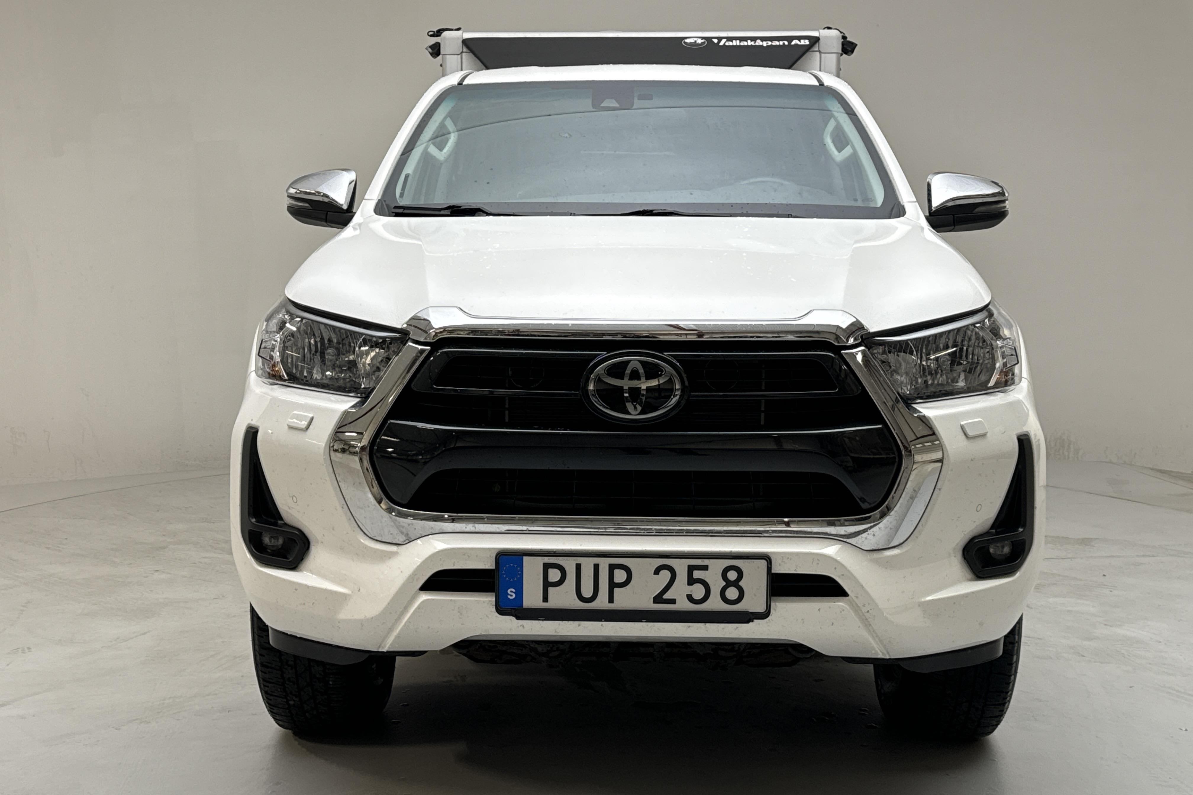 Toyota Hilux 2.8 D 4WD (204hk) - 61 100 km - Automatyczna - biały - 2022