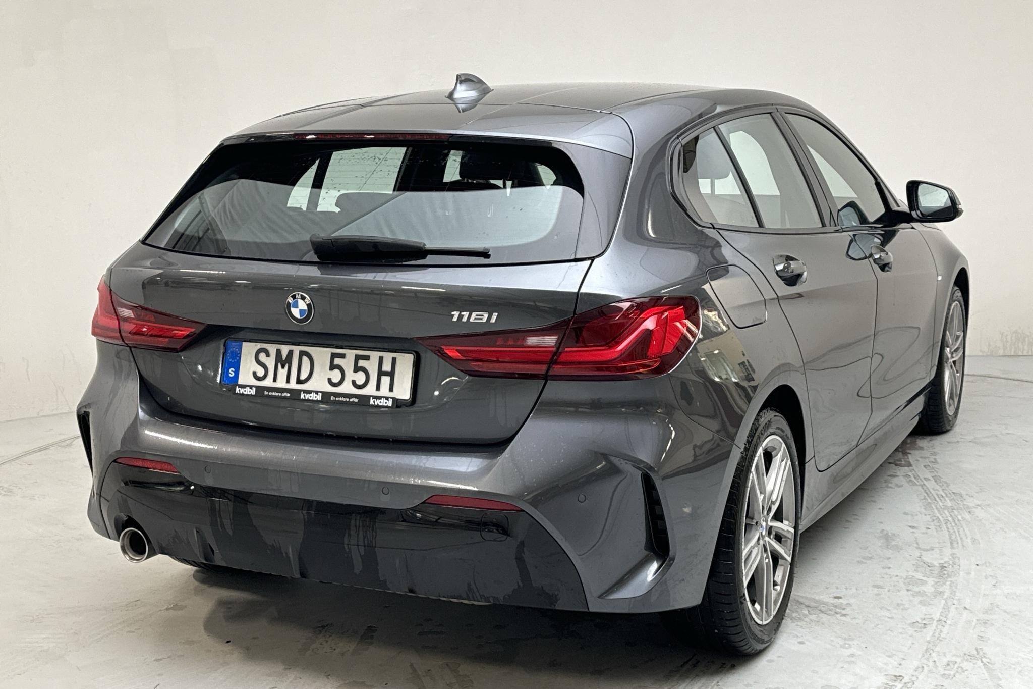 BMW 118i 5dr, F40 (136hk) - 7 579 mil - Automat - grå - 2022