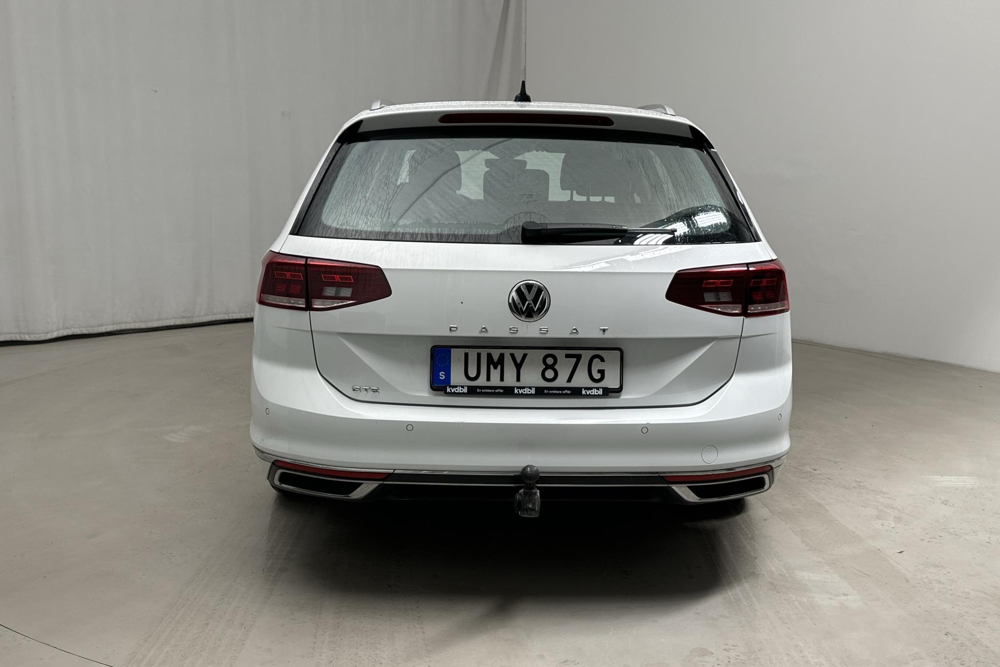 VW Passat 1.4 GTE Sportscombi (218hk) - 76 340 km - Automatyczna - biały - 2020