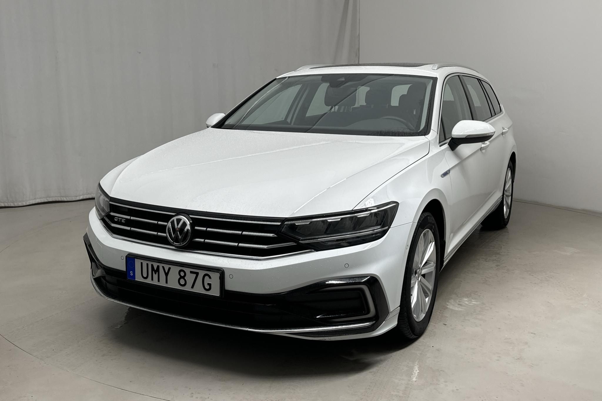 VW Passat 1.4 GTE Sportscombi (218hk) - 76 340 km - Automaatne - valge - 2020