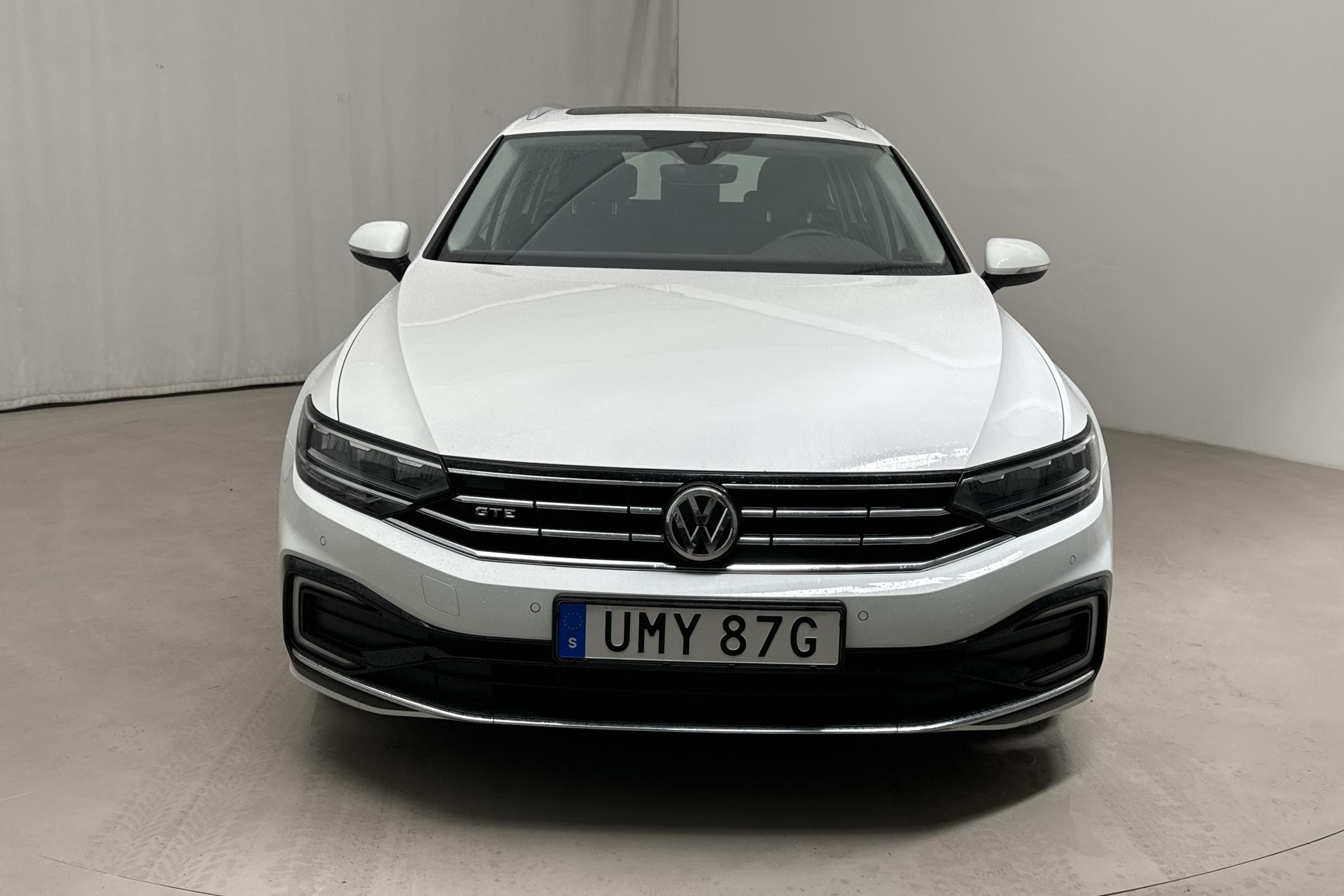 VW Passat 1.4 GTE Sportscombi (218hk) - 76 340 km - Automatyczna - biały - 2020