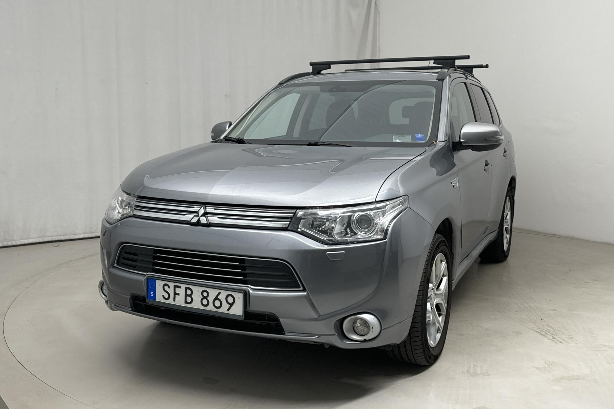 Mitsubishi Outlander 2.0 Plug-in Hybrid 4WD (203hk) - 17 695 mil - Automat - Dark Grey - 2014