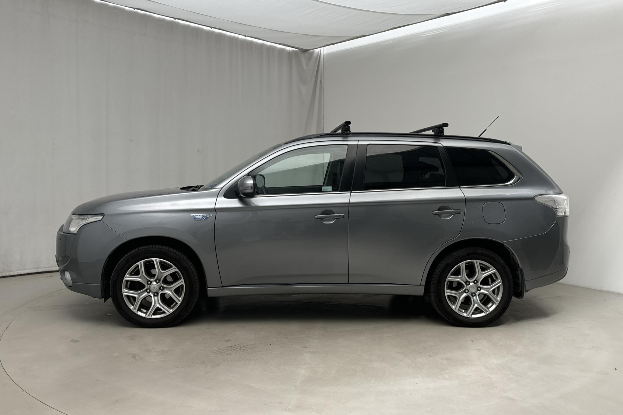 Mitsubishi Outlander 2.0 Plug-in Hybrid 4WD (203hk) - 176 950 km - Automatic - Dark Grey - 2014