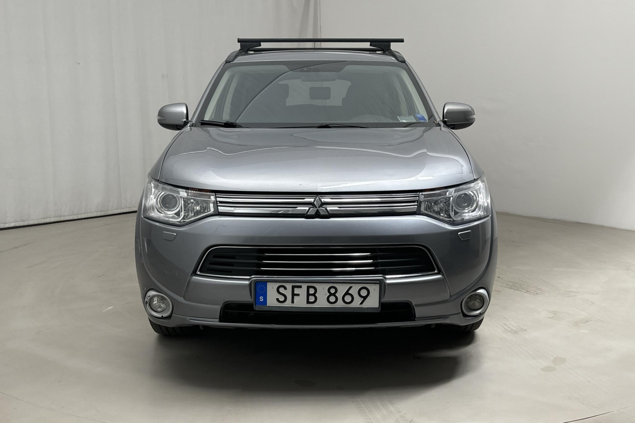 Mitsubishi Outlander 2.0 Plug-in Hybrid 4WD (203hk) - 17 695 mil - Automat - Dark Grey - 2014