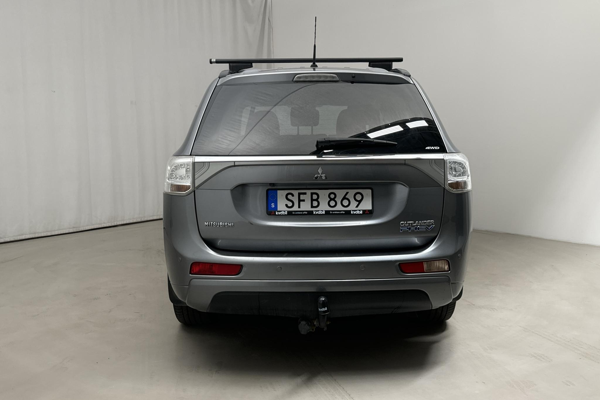 Mitsubishi Outlander 2.0 Plug-in Hybrid 4WD (203hk) - 176 950 km - Automatyczna - Dark Grey - 2014