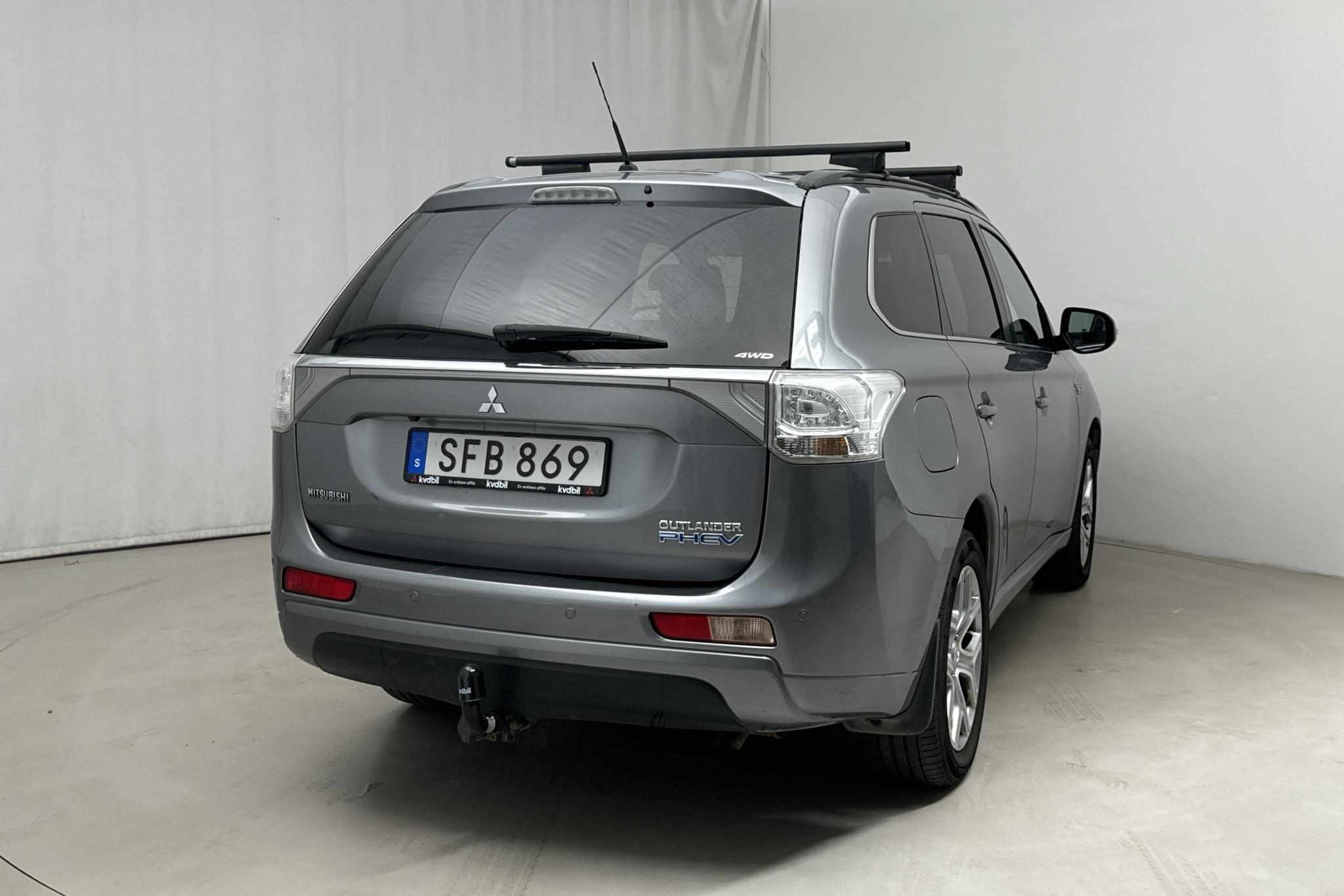 Mitsubishi Outlander 2.0 Plug-in Hybrid 4WD (203hk) - 176 950 km - Automatyczna - Dark Grey - 2014