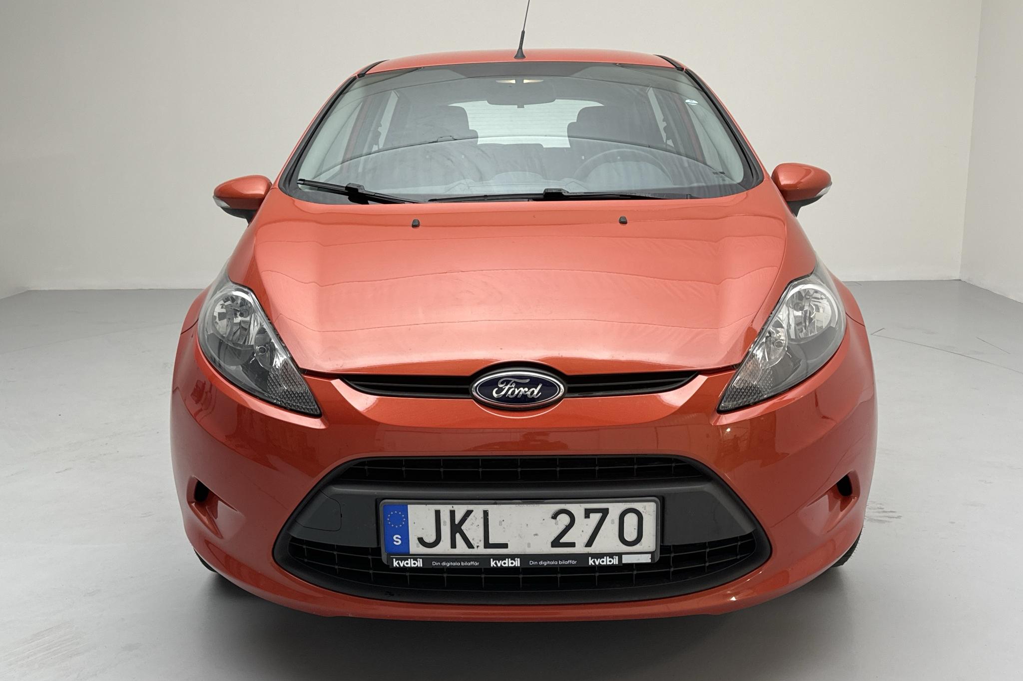 Ford Fiesta 1.4 TDCi 5dr (70hk) - 107 150 km - Manualna - Pomarańczowy - 2012