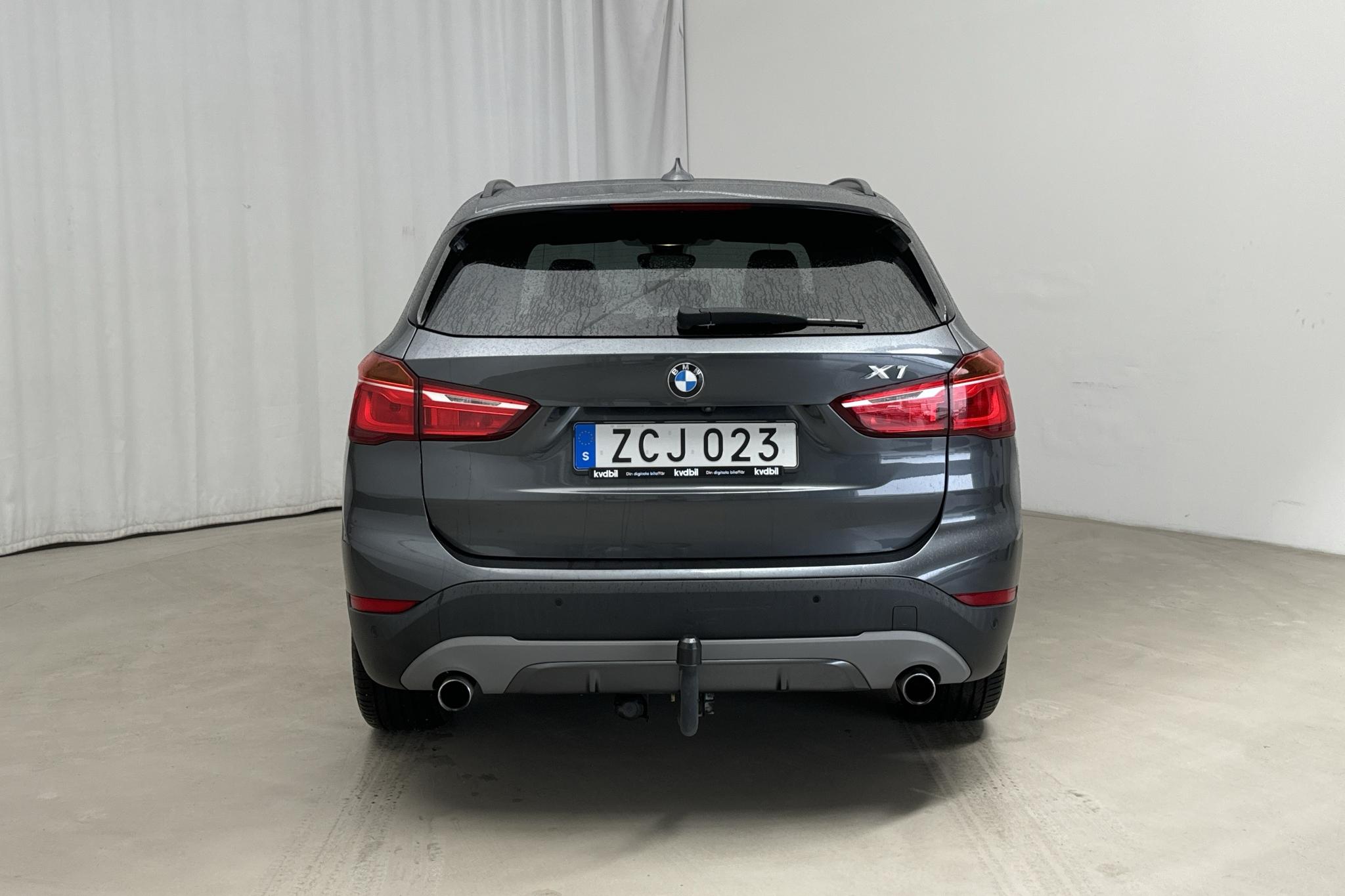 BMW X1 xDrive20i, F48 (192hk) - 107 800 km - Automatyczna - szary - 2018