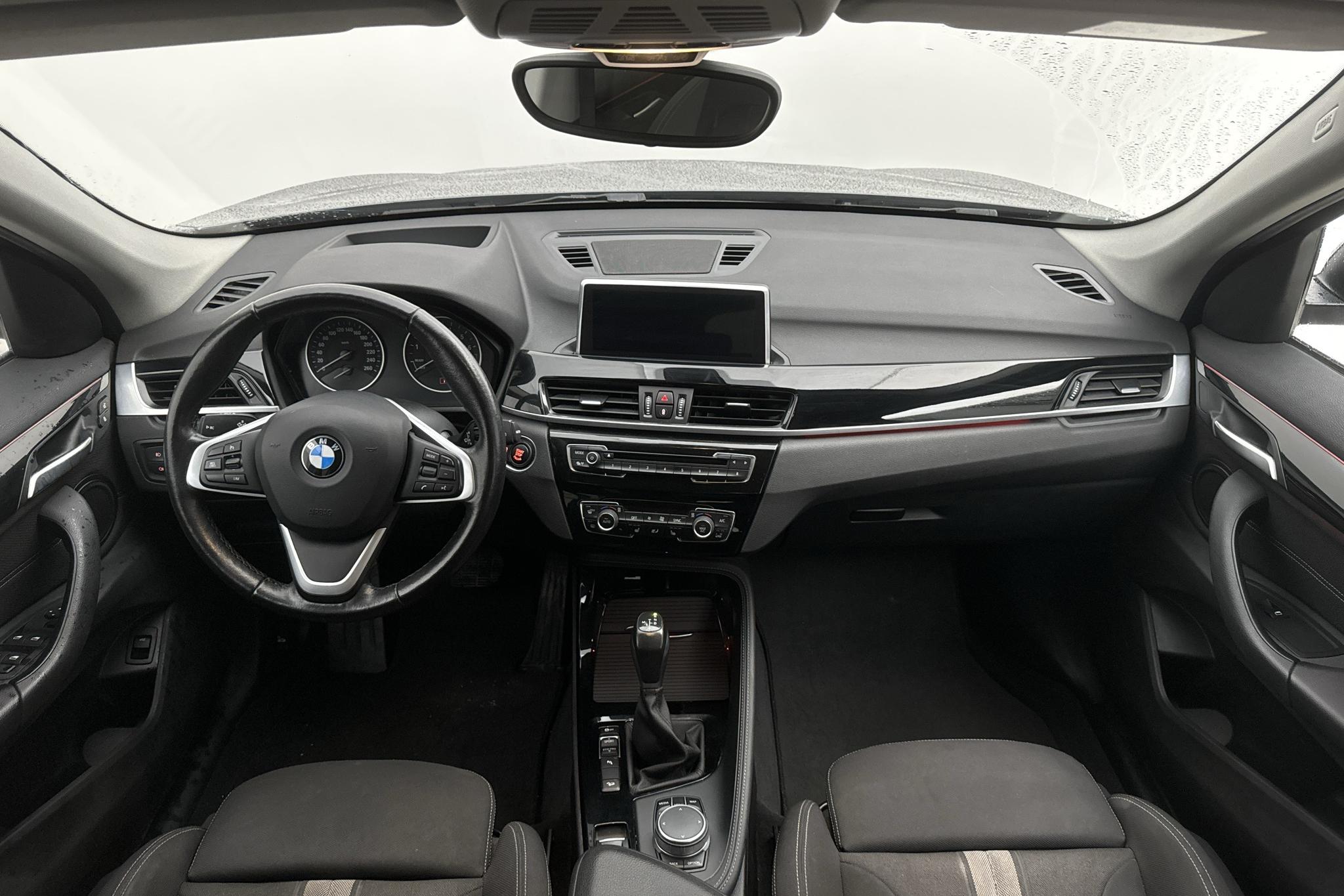 BMW X1 xDrive20i, F48 (192hk) - 107 800 km - Automatyczna - szary - 2018