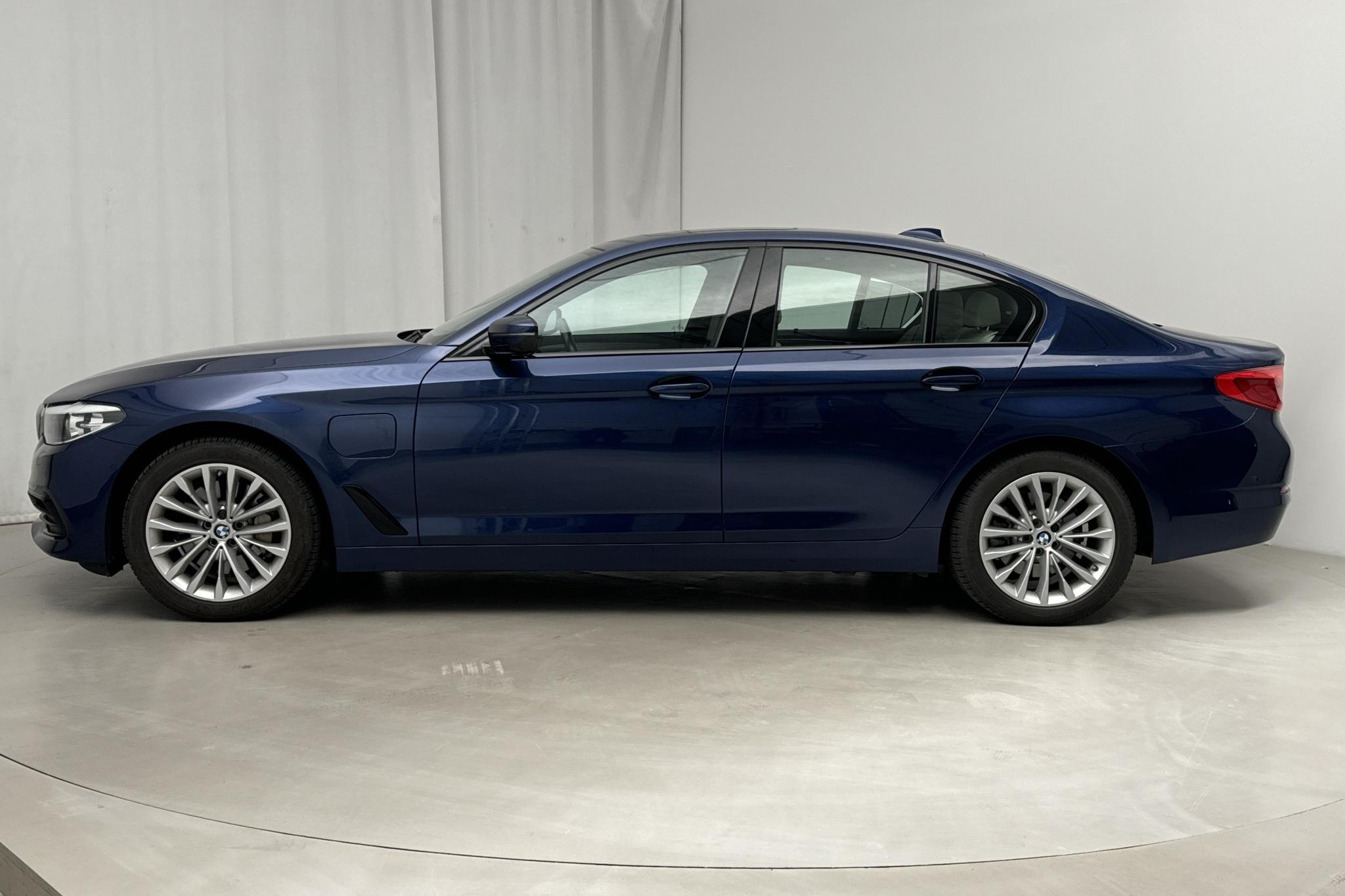 BMW 530e iPerformance Sedan, G30 12kWh (252hk) - 71 220 km - Automatyczna - niebieski - 2020