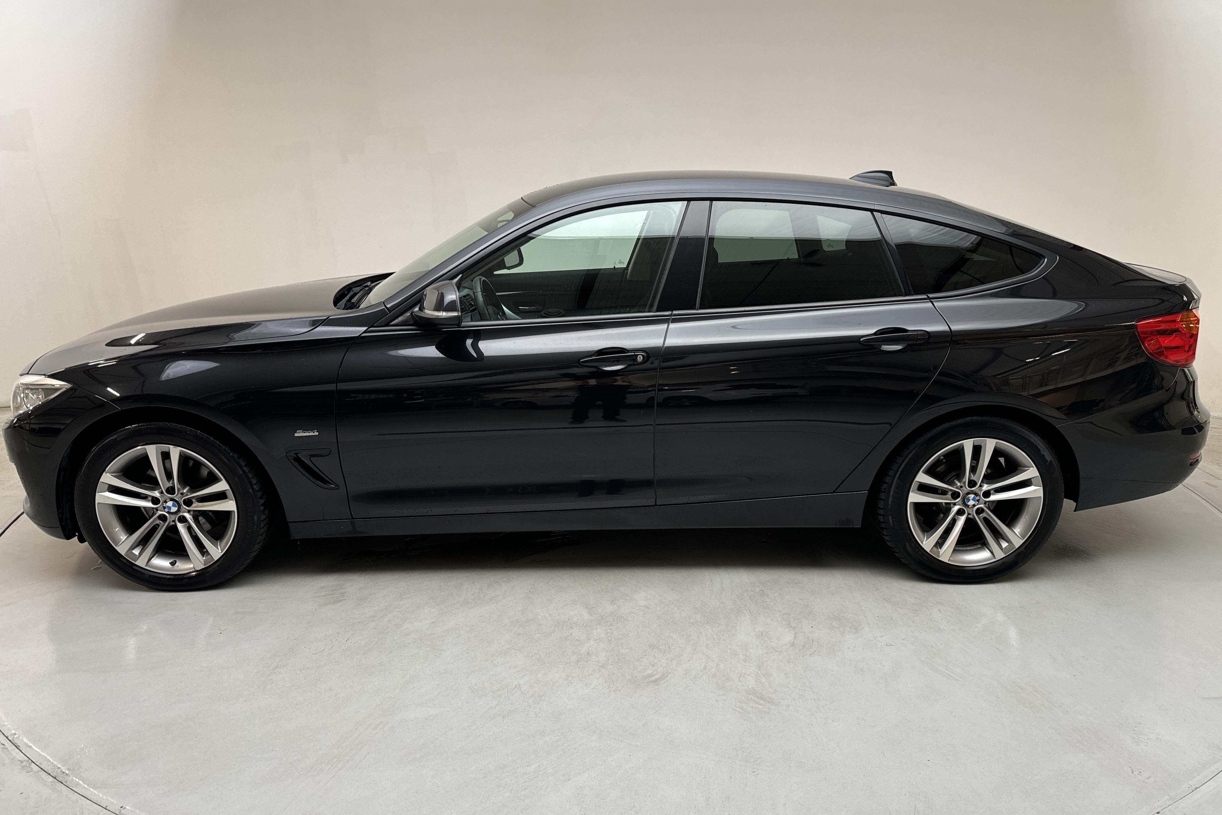 BMW 320d GT xDrive, F34 (190hk) - 23 148 mil - Automat - svart - 2016