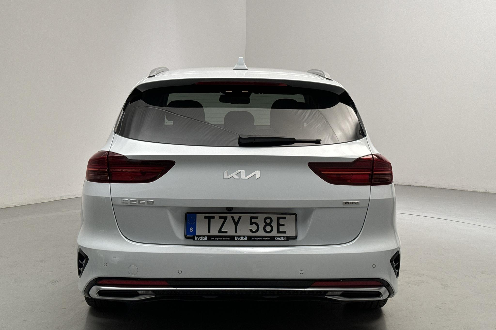 KIA Ceed 1.6 Plug-in Hybrid SW (141hk) - 3 164 mil - Automat - vit - 2022