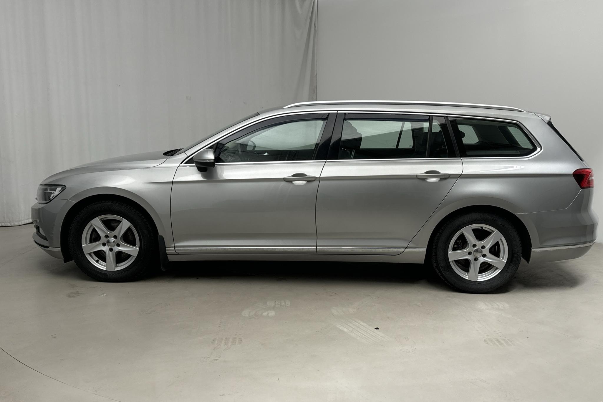 VW Passat 2.0 TDI Sportscombi (190hk) - 19 121 mil - Automat - silver - 2016