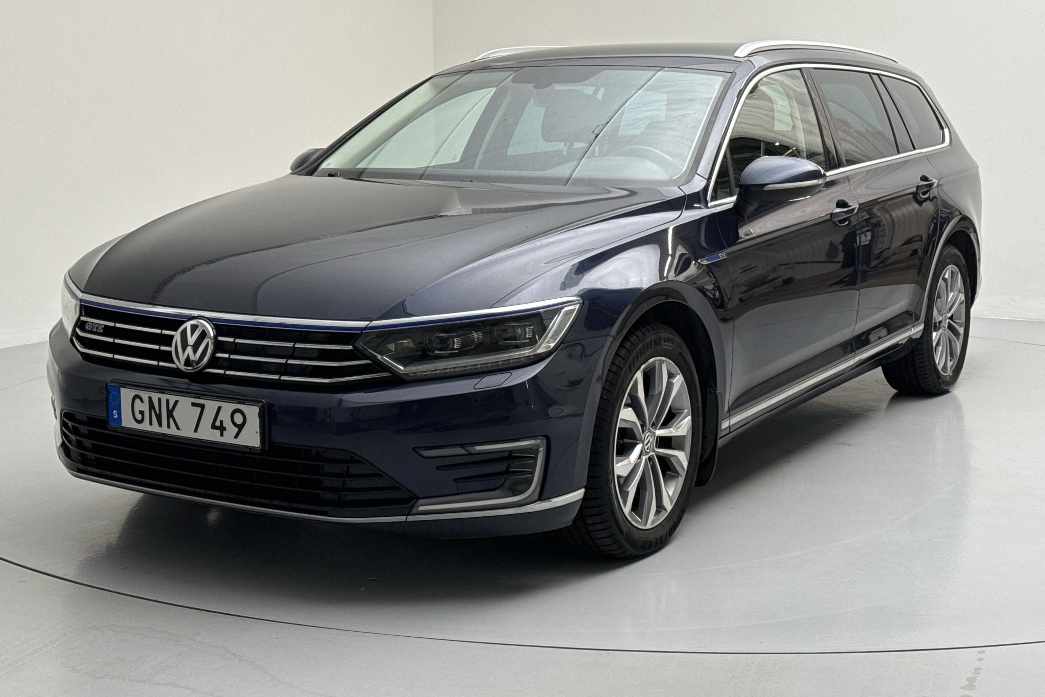 VW Passat 1.4 Plug-in-Hybrid Sportscombi (218hk) - 15 436 mil - Automat - Dark Blue - 2017