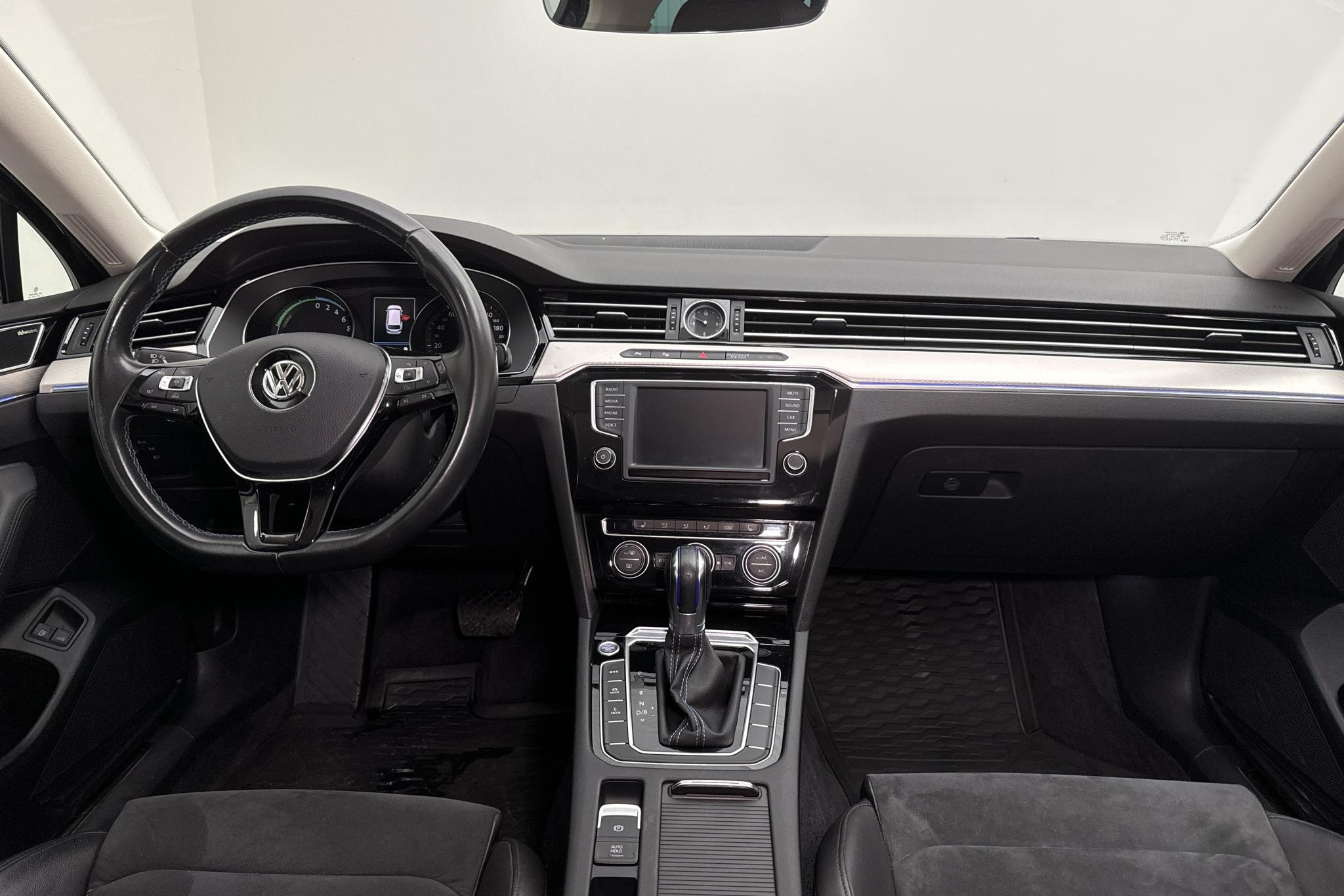 VW Passat 1.4 Plug-in-Hybrid Sportscombi (218hk) - 154 360 km - Automatyczna - Dark Blue - 2017