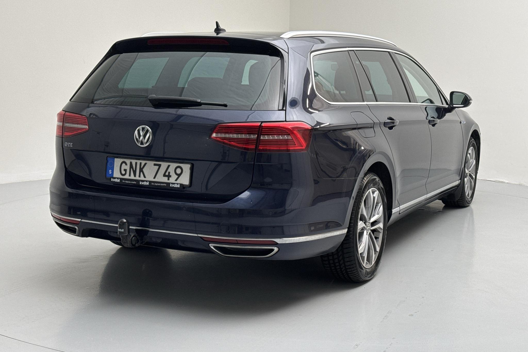 VW Passat 1.4 Plug-in-Hybrid Sportscombi (218hk) - 15 436 mil - Automat - Dark Blue - 2017