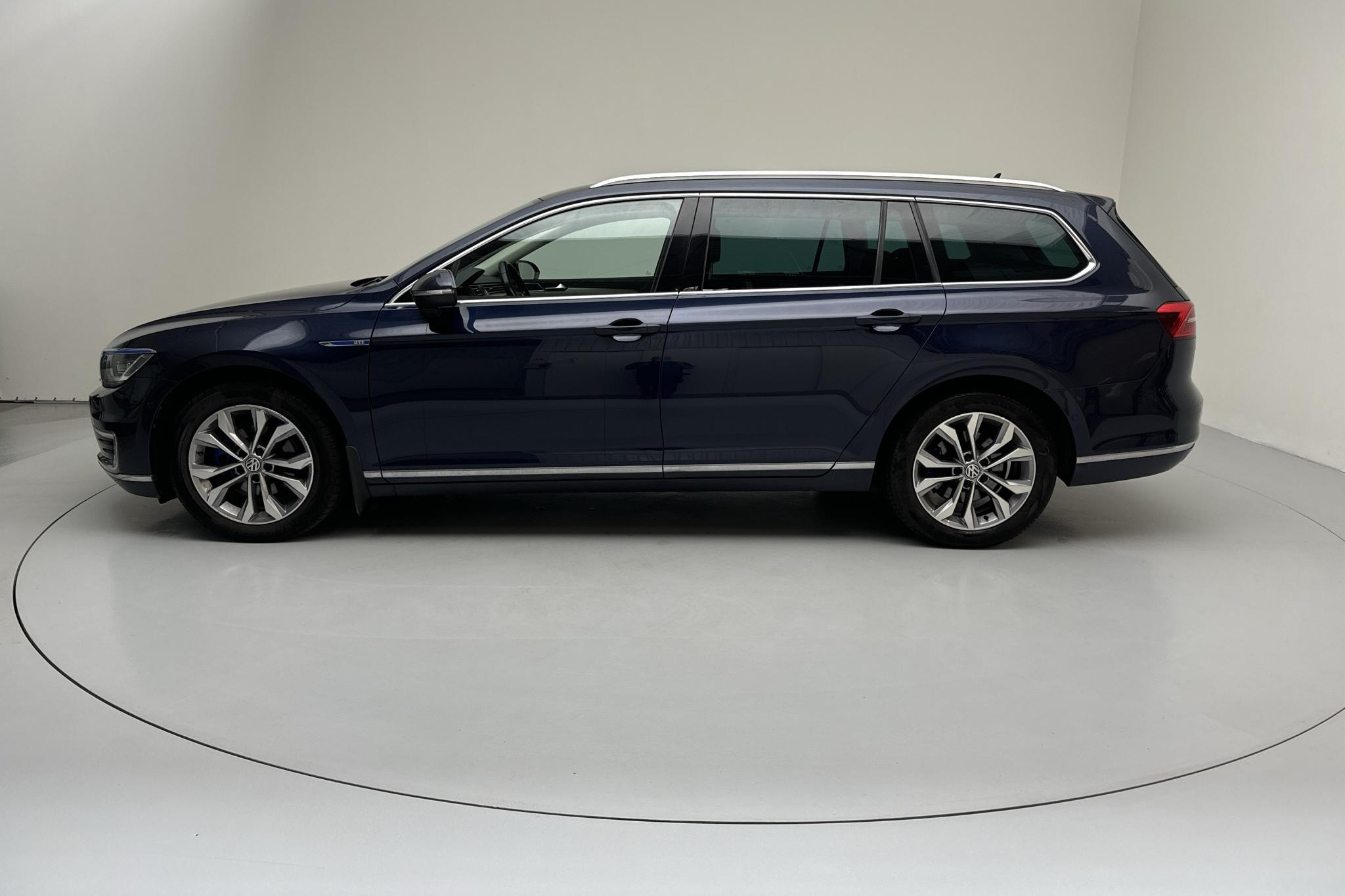 VW Passat 1.4 Plug-in-Hybrid Sportscombi (218hk) - 154 360 km - Automatyczna - Dark Blue - 2017