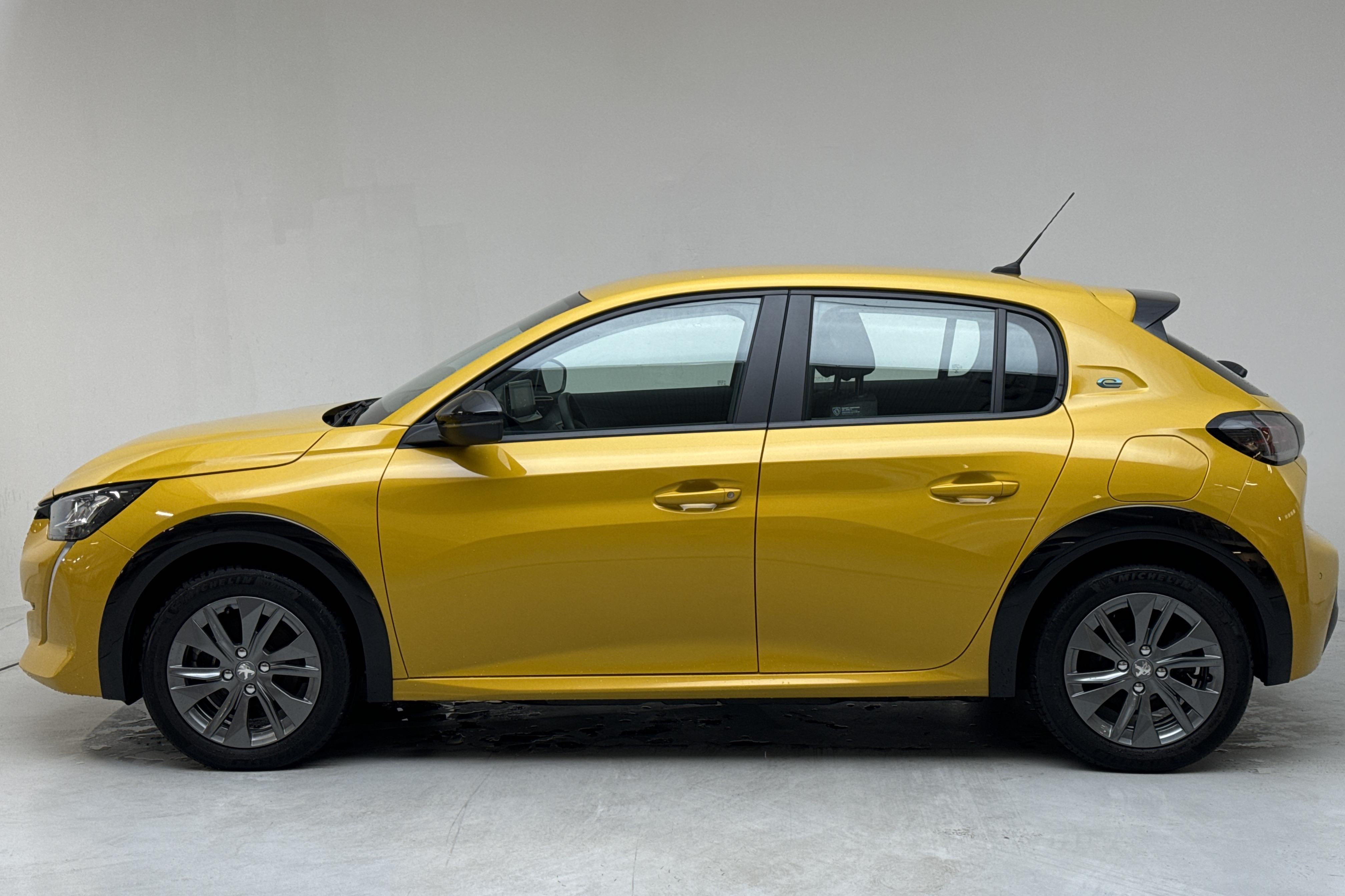 Peugeot e-208 50 kWh 5dr (136hk) - 30 580 km - Automatic - yellow - 2022