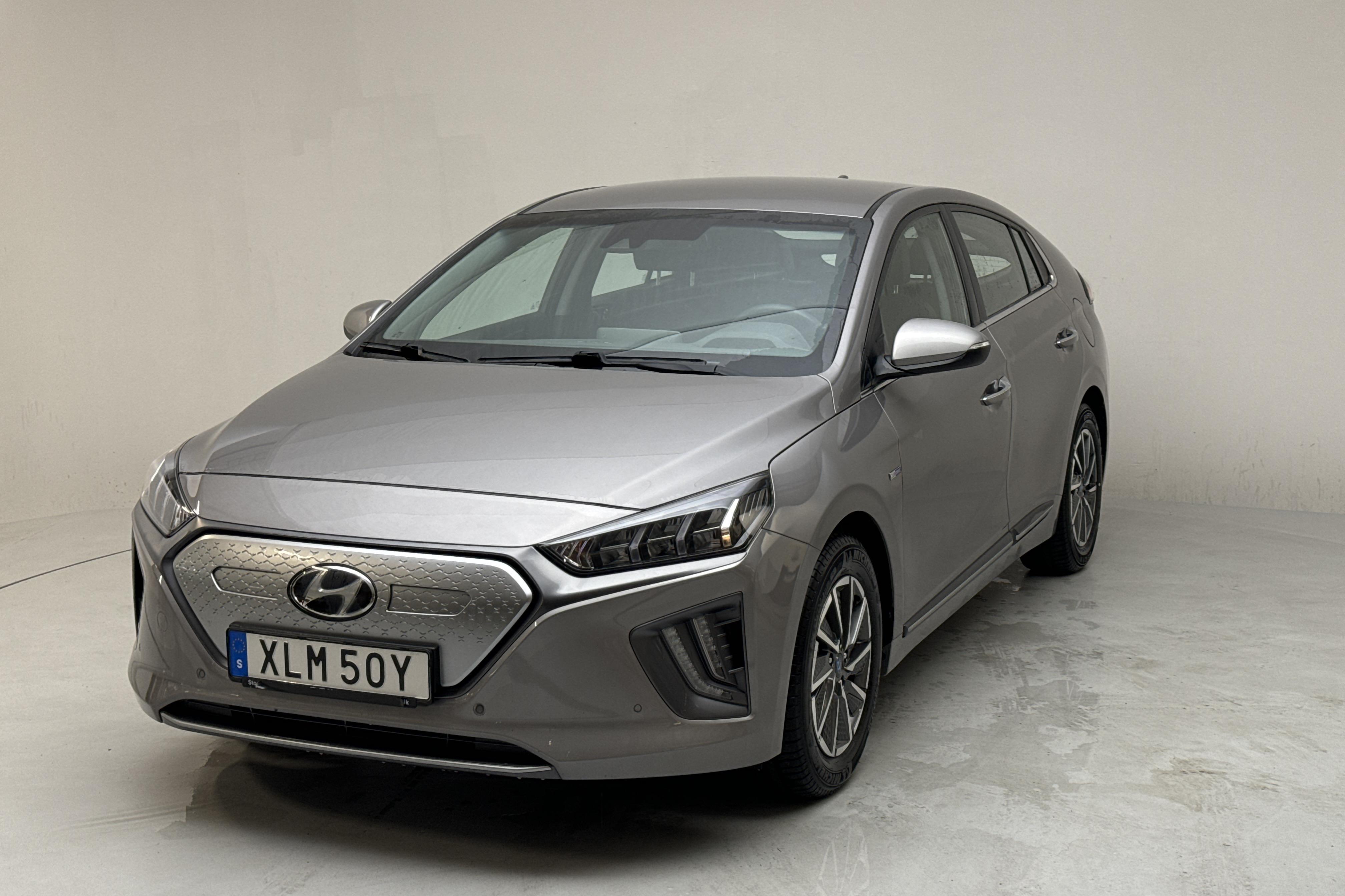 Hyundai IONIQ Electric (136hk) - 18 750 km - Automaattinen - harmaa - 2020