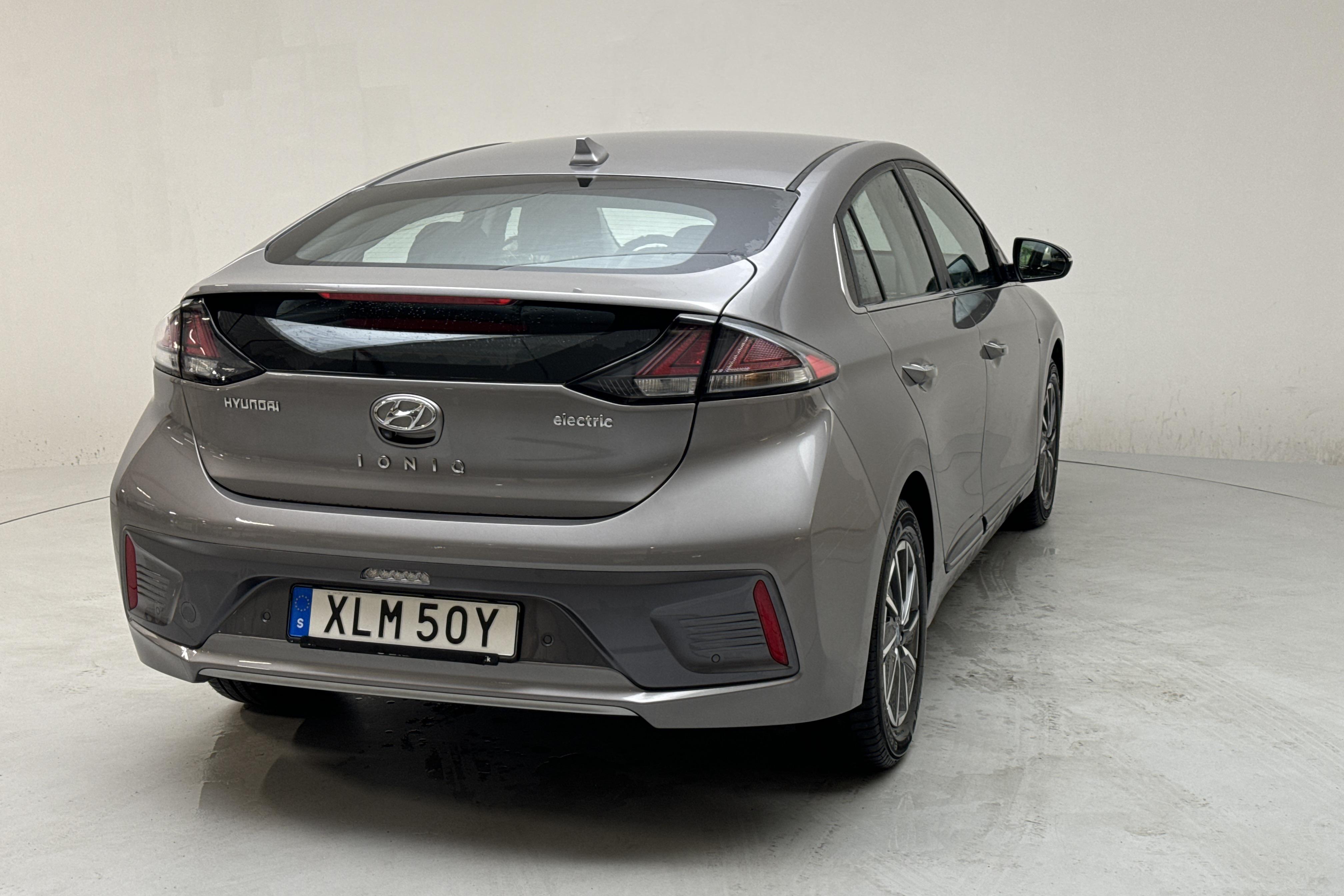 Hyundai IONIQ Electric (136hk) - 18 750 km - Automatyczna - szary - 2020