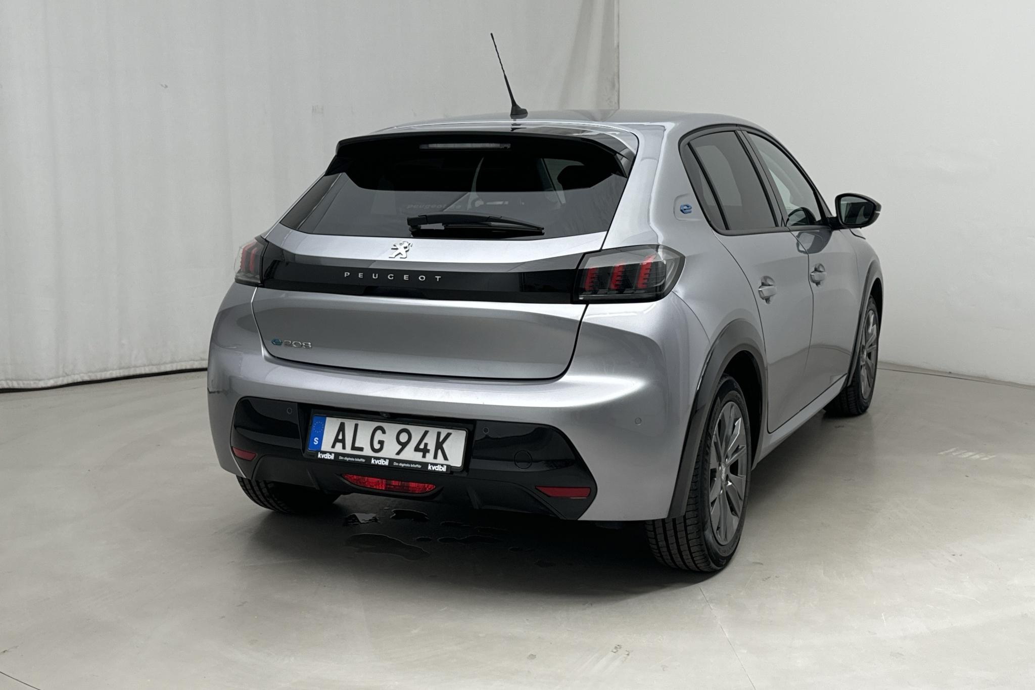 Peugeot e-208 50 kWh 5dr (136hk) - 23 340 km - Automatyczna - szary - 2022