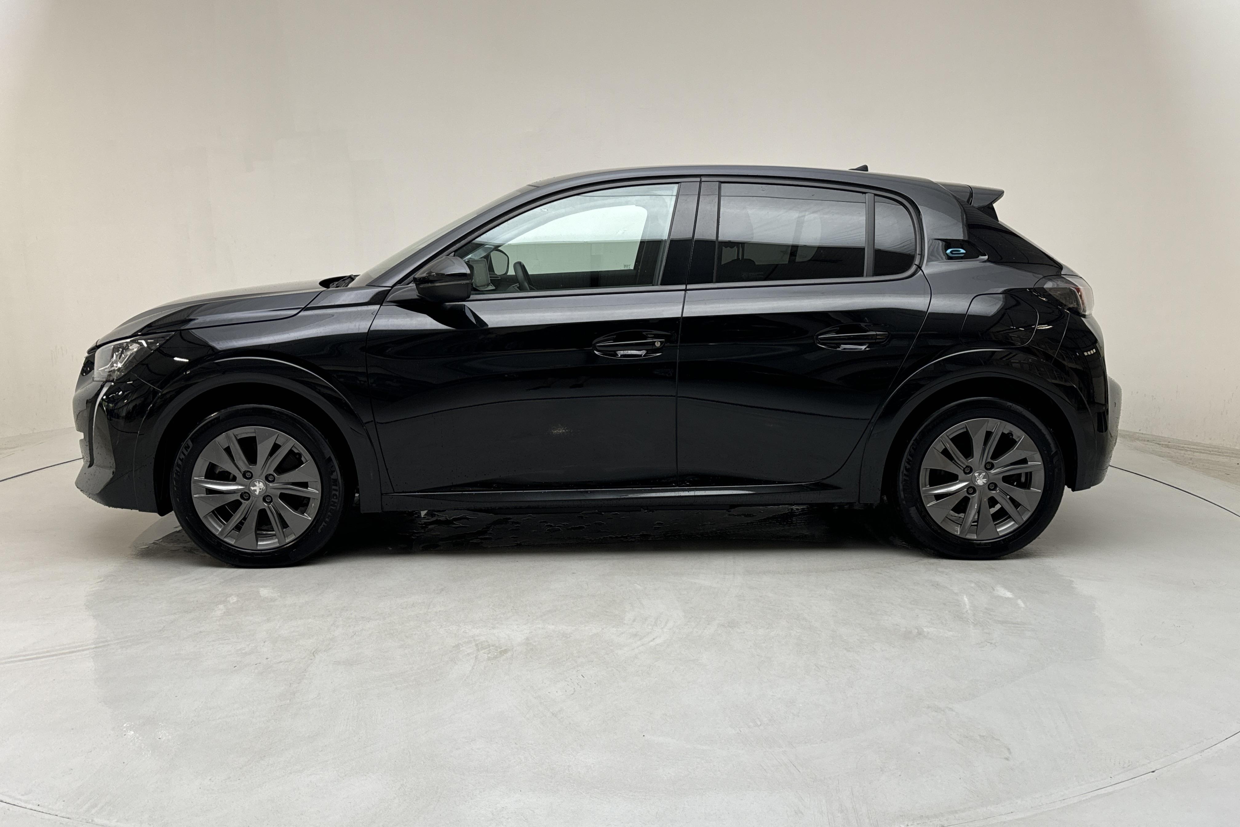 Peugeot e-208 50 kWh 5dr (136hk) - 49 010 km - Automatic - black - 2021