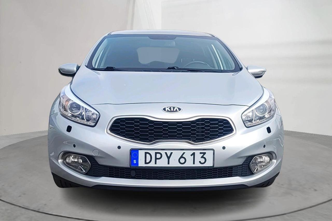 KIA Cee'd 1.6 CRDi 5dr (110hk) - 11 996 mil - Manuell - grå - 2015