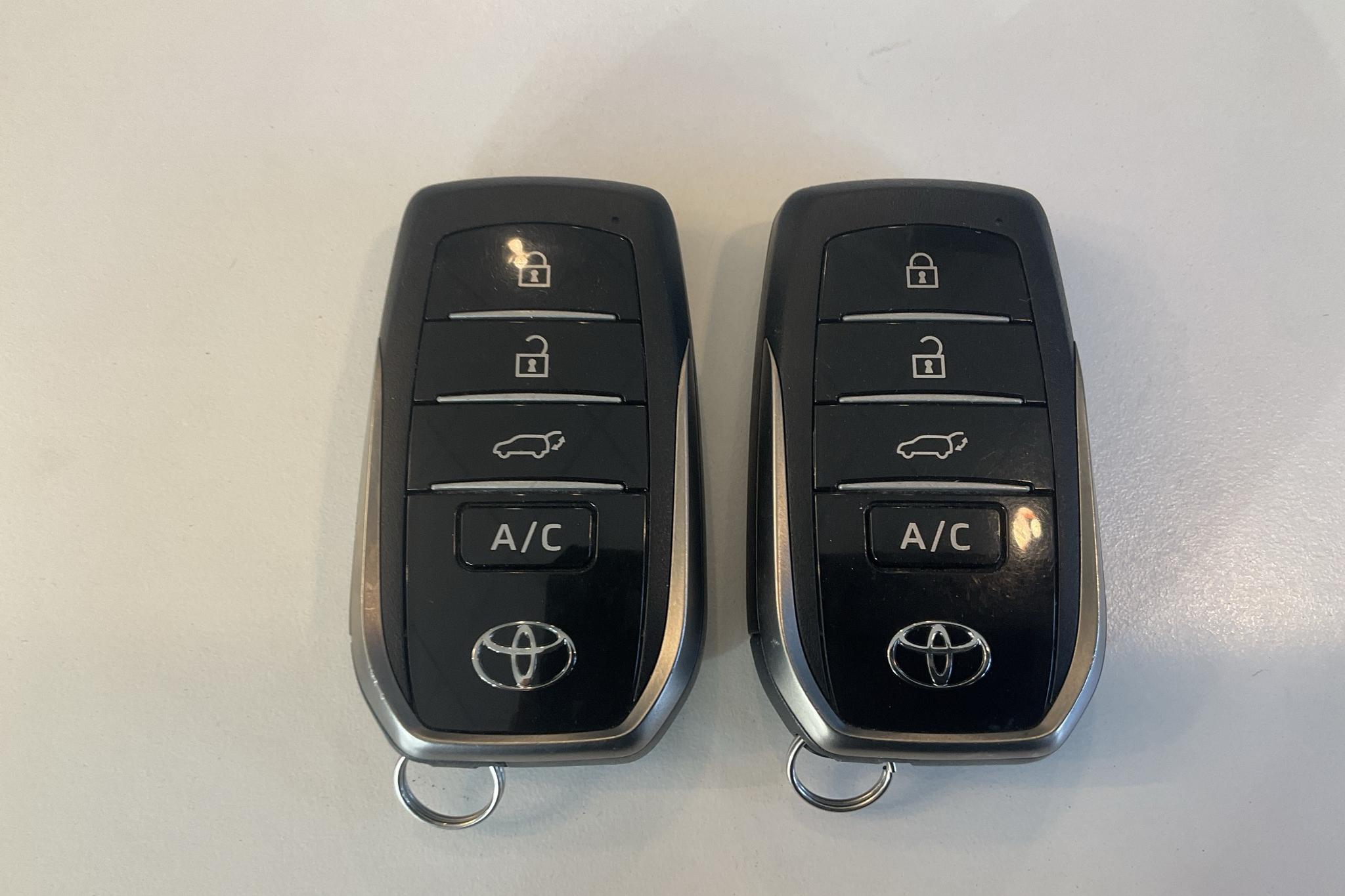 Toyota RAV4 2.5 Plug-in Hybrid AWD (306hk) - 2 690 mil - Automat - vit - 2023