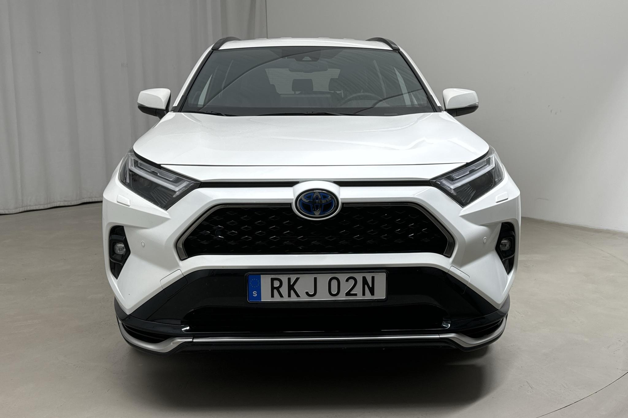 Toyota RAV4 2.5 Plug-in Hybrid AWD (306hk) - 26 900 km - Automatic - white - 2023