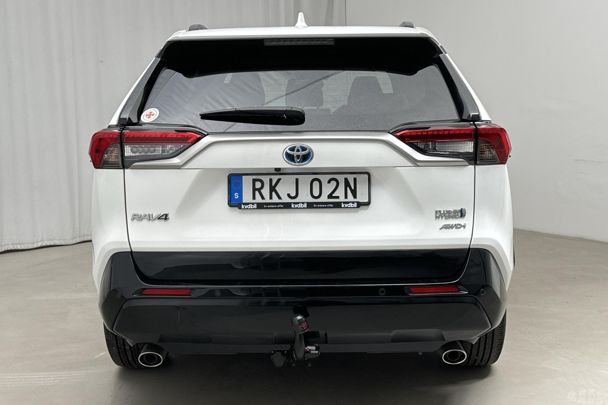 Toyota RAV4 2.5 Plug-in Hybrid AWD (306hk) - 2 690 mil - Automat - vit - 2023