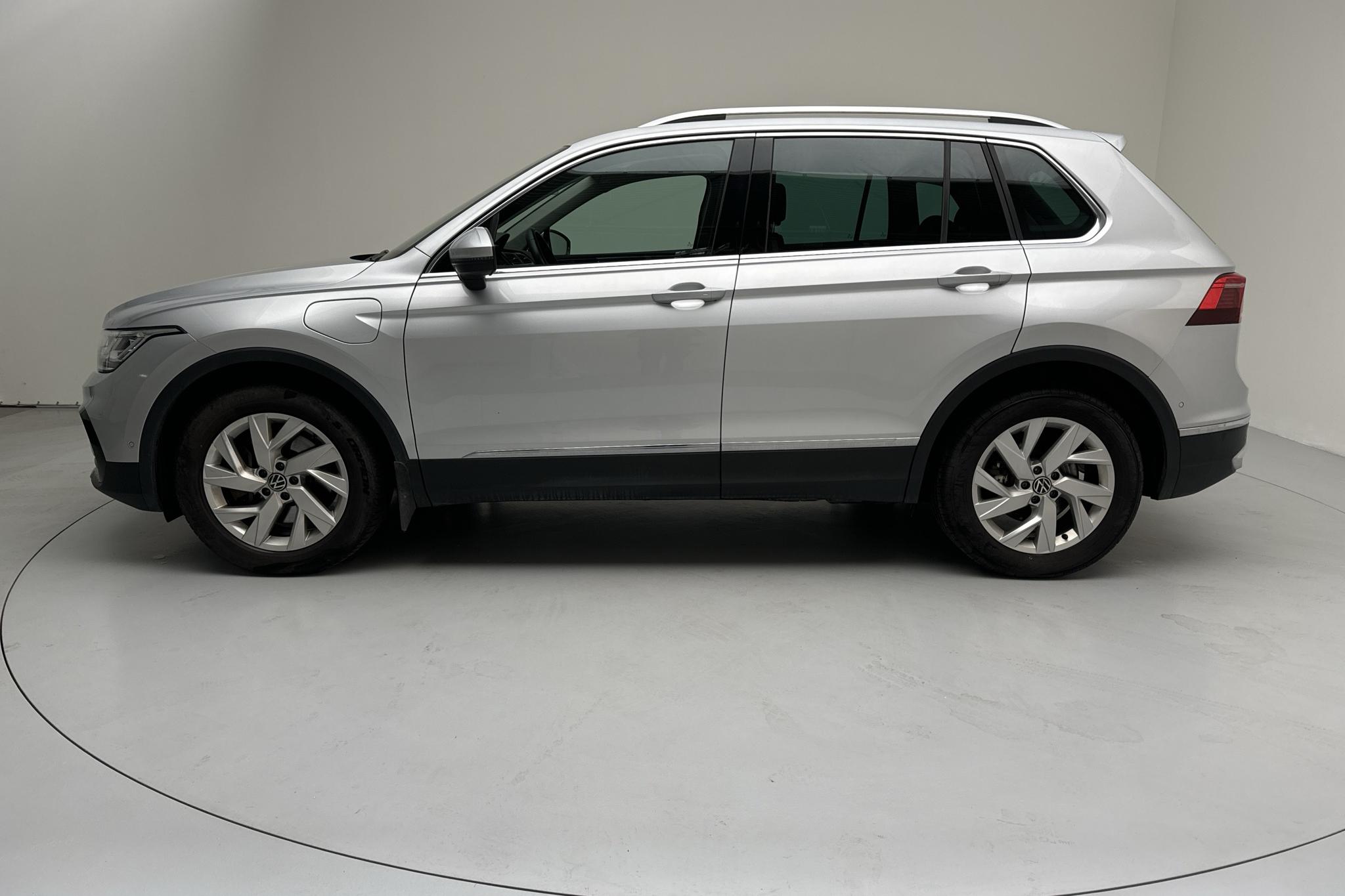 VW Tiguan 1.4 TSI eHybrid (245hk) - 101 620 km - Automaattinen - hopea - 2022