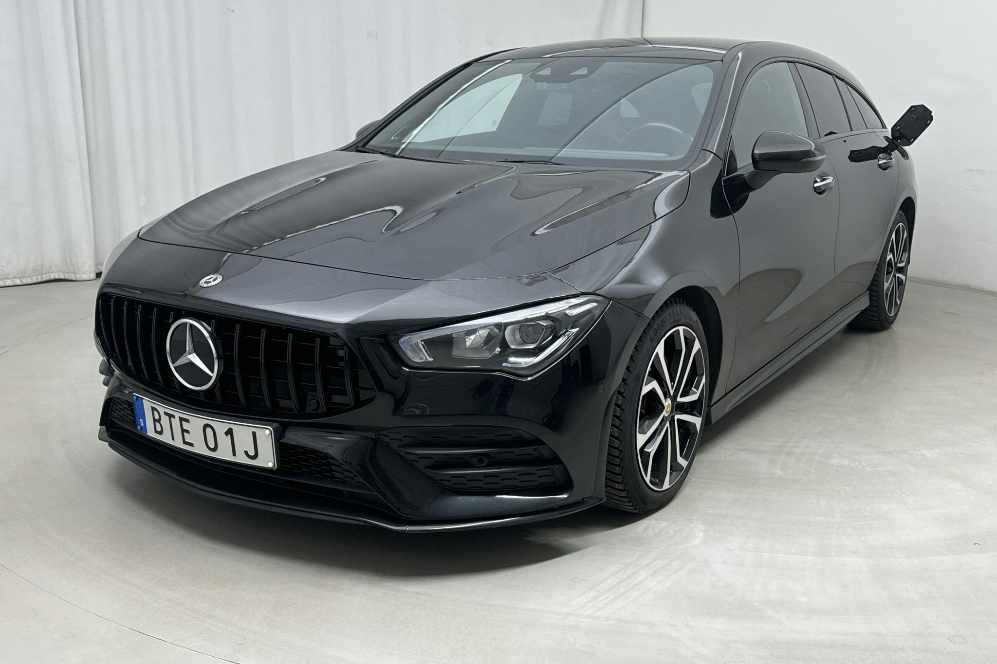 Mercedes CLA 200 Shooting Brake X118 (163hk) - 75 470 km - Automatic - black - 2020
