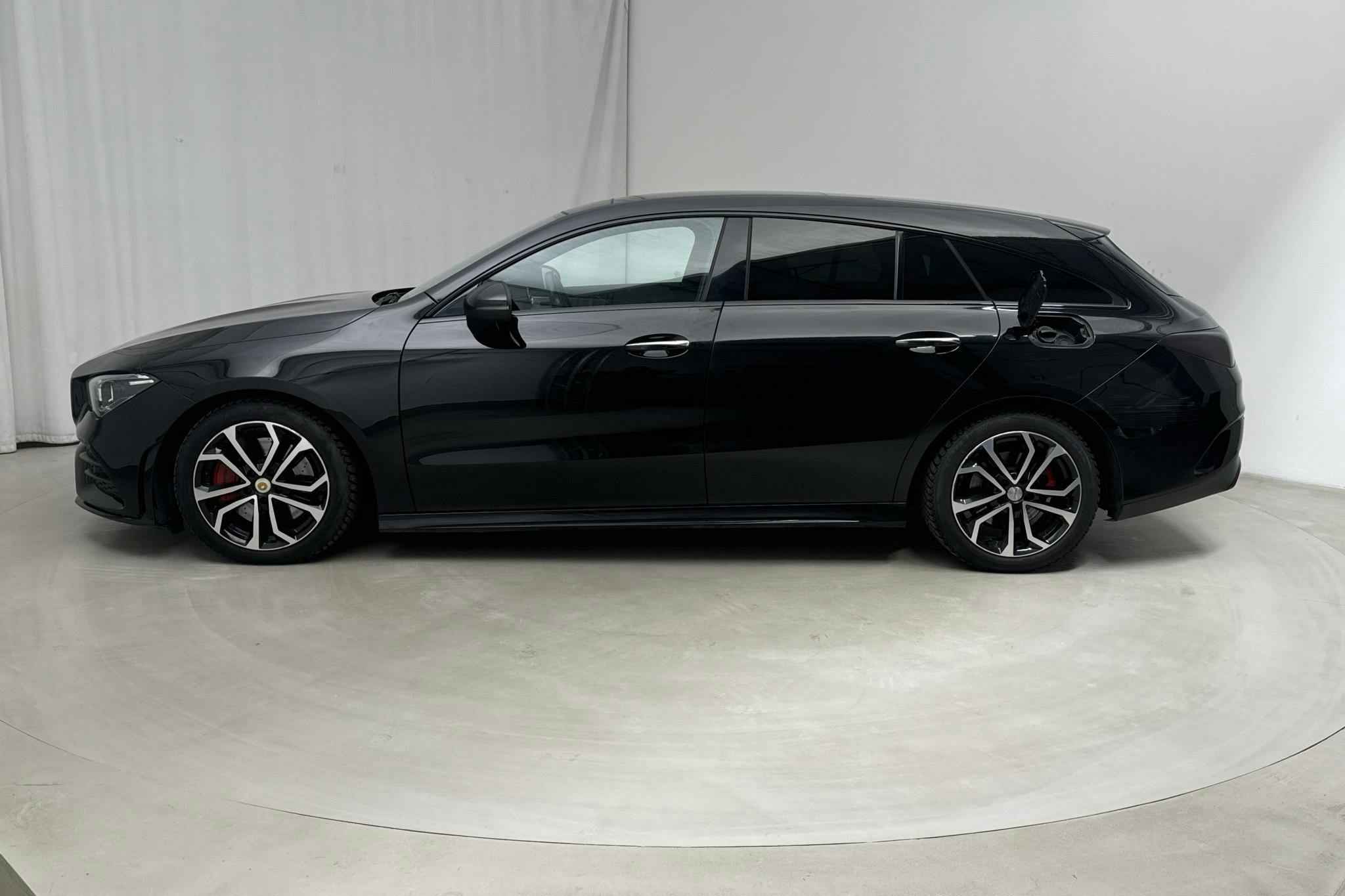 Mercedes CLA 200 Shooting Brake X118 (163hk) - 75 470 km - Automatic - black - 2020