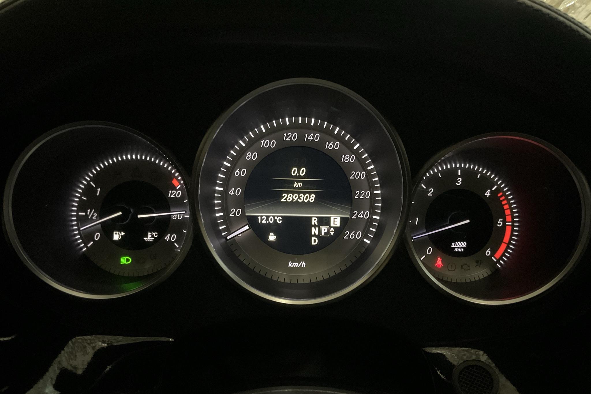 Mercedes CLS 350 CDI (265hk) - 289 310 km - Automaatne - hõbe - 2012