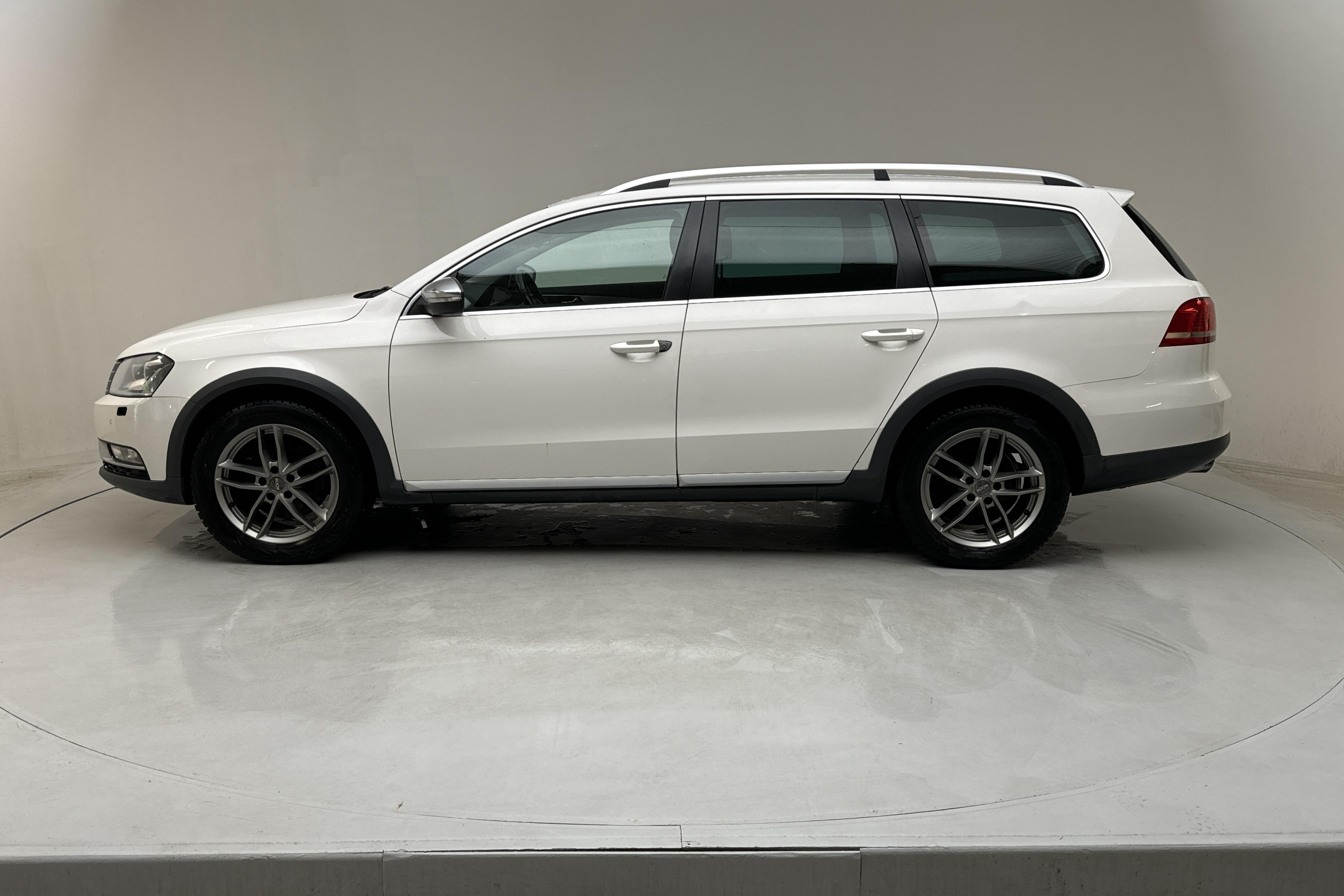 VW Passat Alltrack 2.0 TDI BlueMotion Technology 4Motion (177hk) - 23 838 mil - Automat - vit - 2014