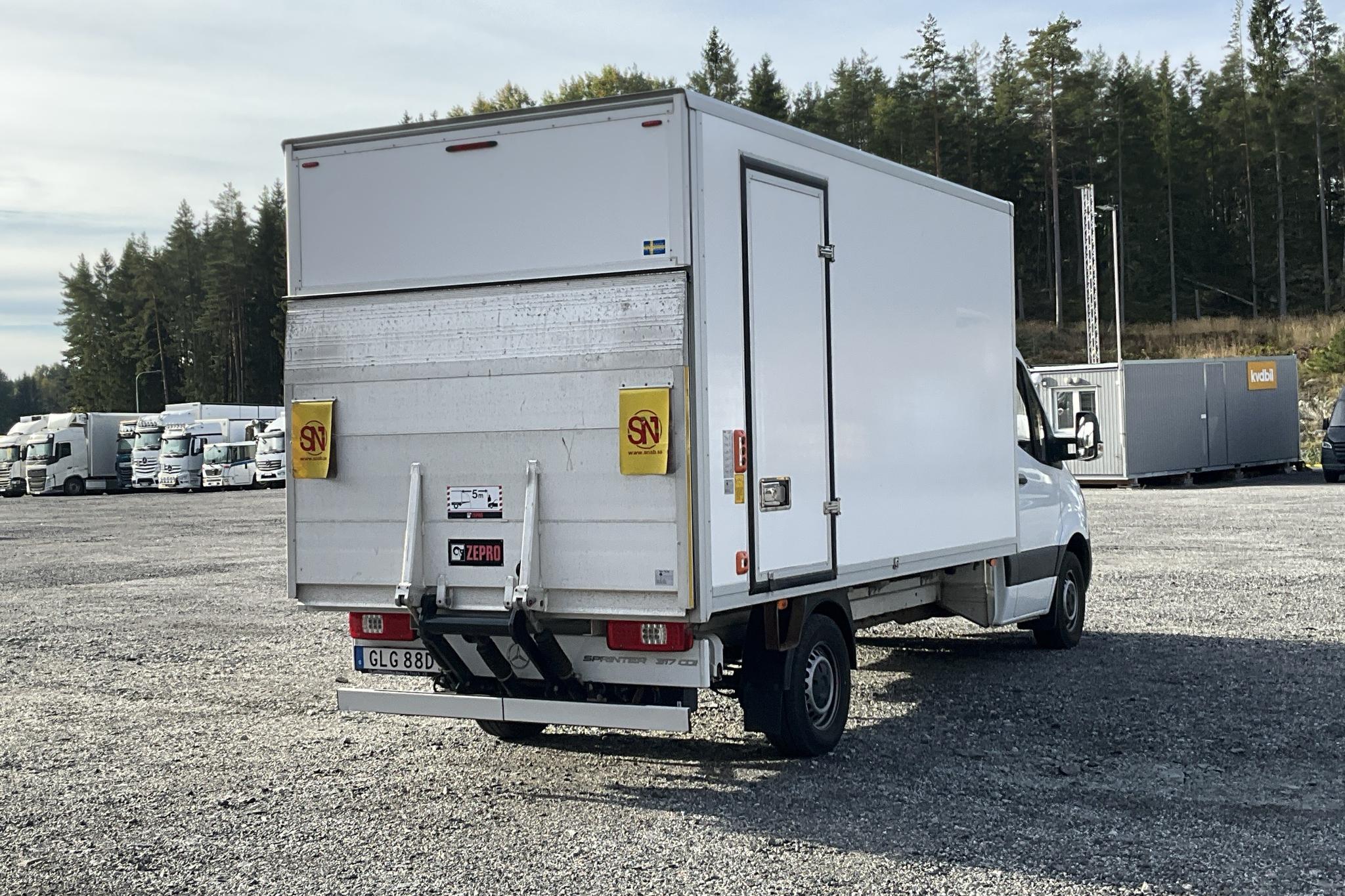 Mercedes Sprinter 317 CDI Volymskåp RWD (170hk) - 5 227 mil - Automat - vit - 2023